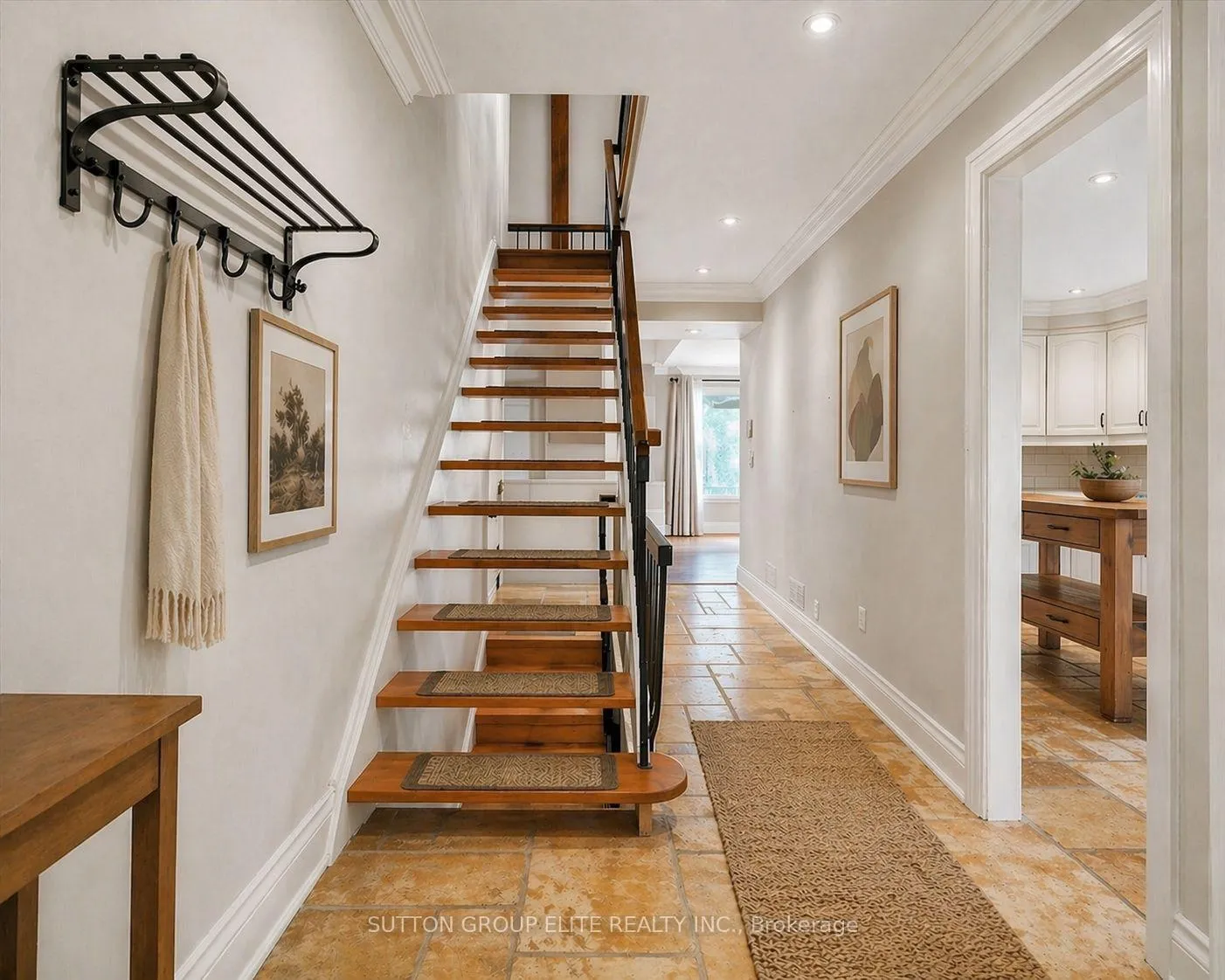 Photo 4 of 47 Park Drive, Vaughan, West Woodbridge — HOMEH