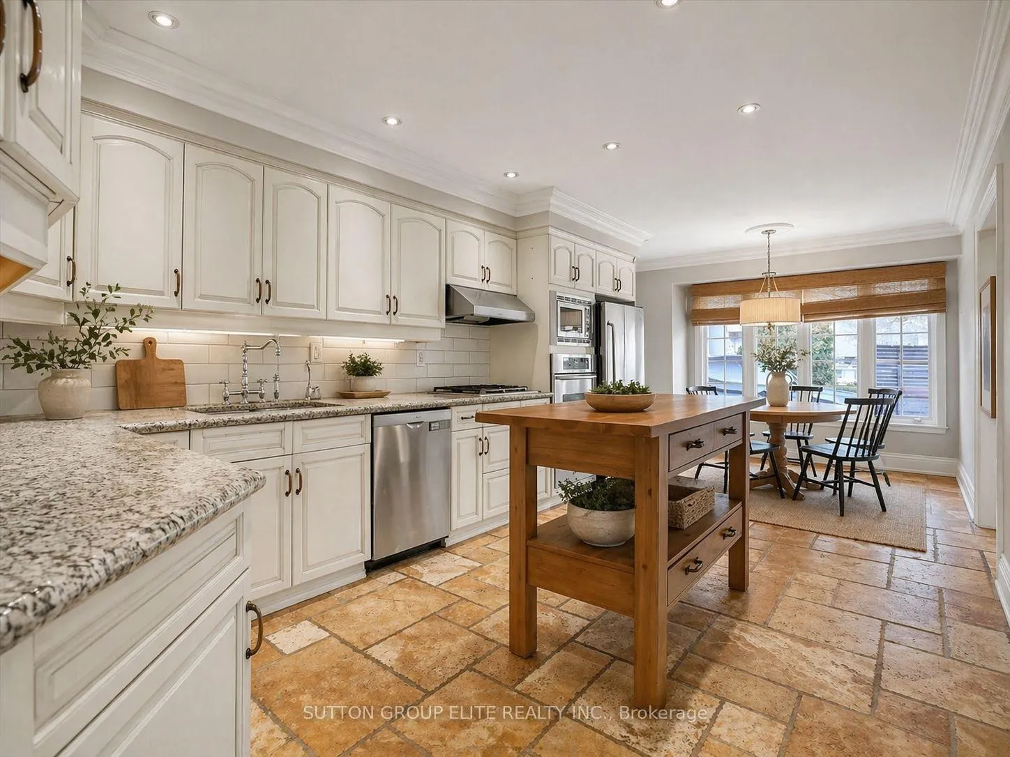 Photo 5 of 47 Park Drive, Vaughan, West Woodbridge — HOMEH