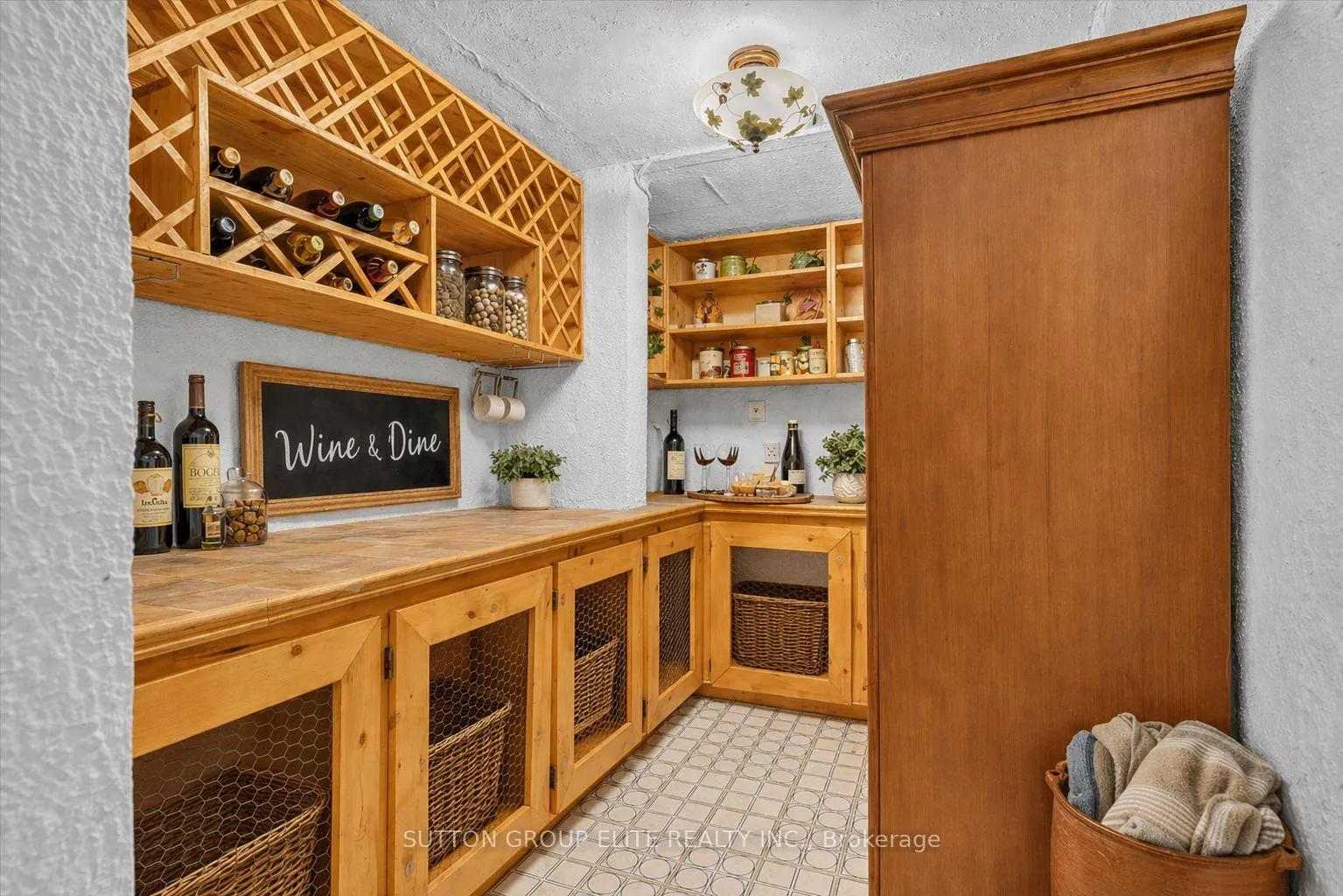 Photo 17 of 47 Park Drive, Vaughan, West Woodbridge — HOMEH