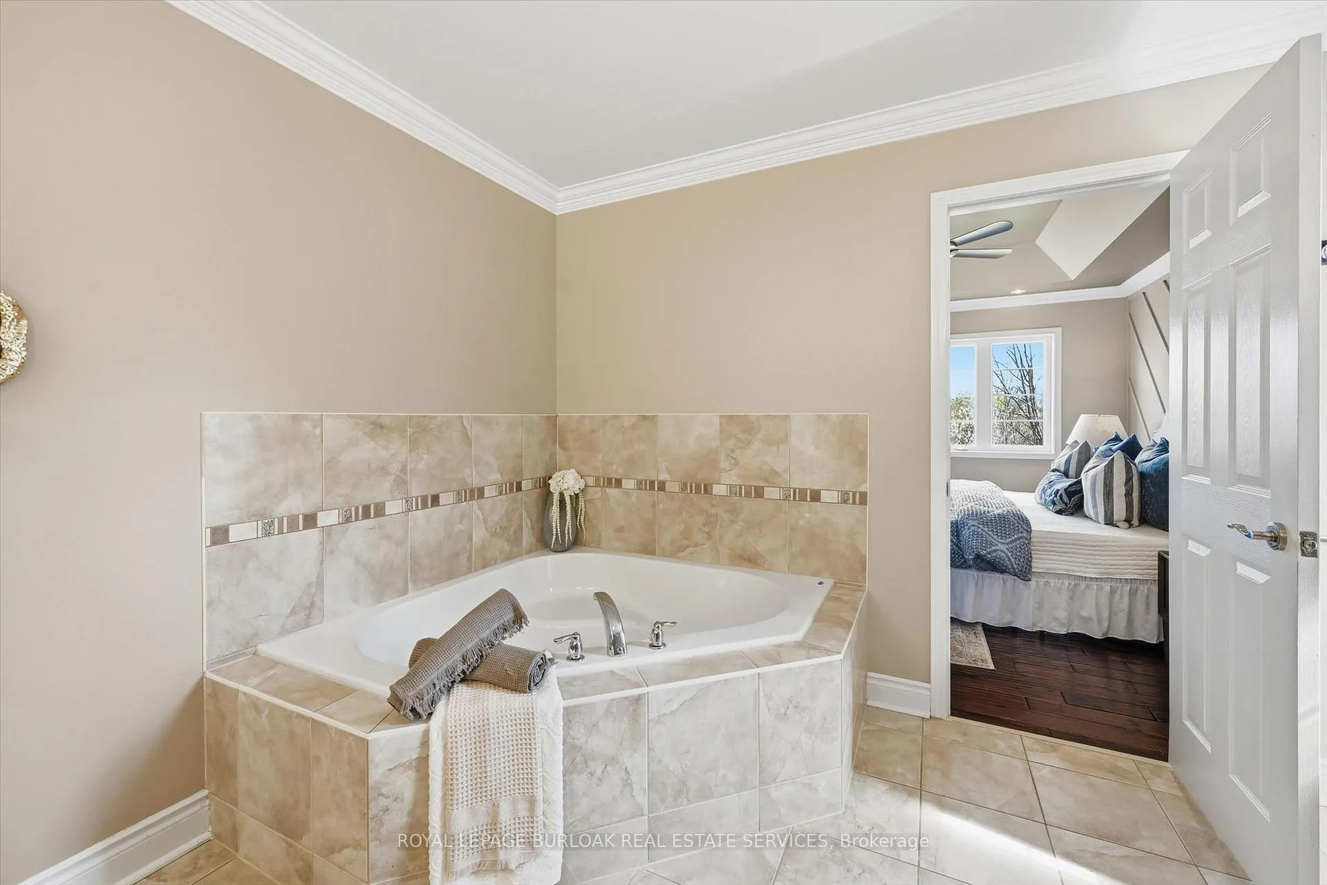 Photo 23 of 4186 Fuller Crescent, Burlington, Alton — HOMEH