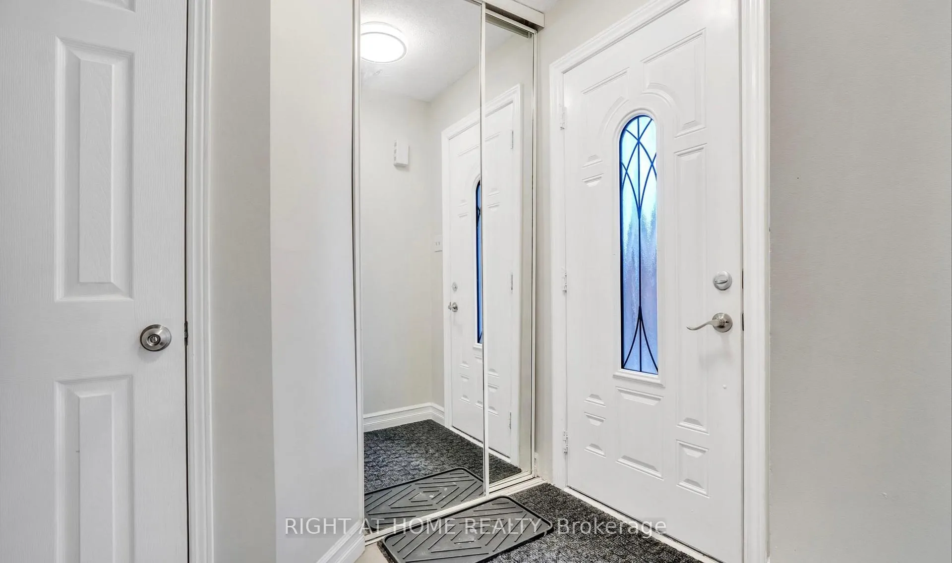 Photo 2 of 27 Melborne Court, Whitby, Pringle Creek — HOMEH