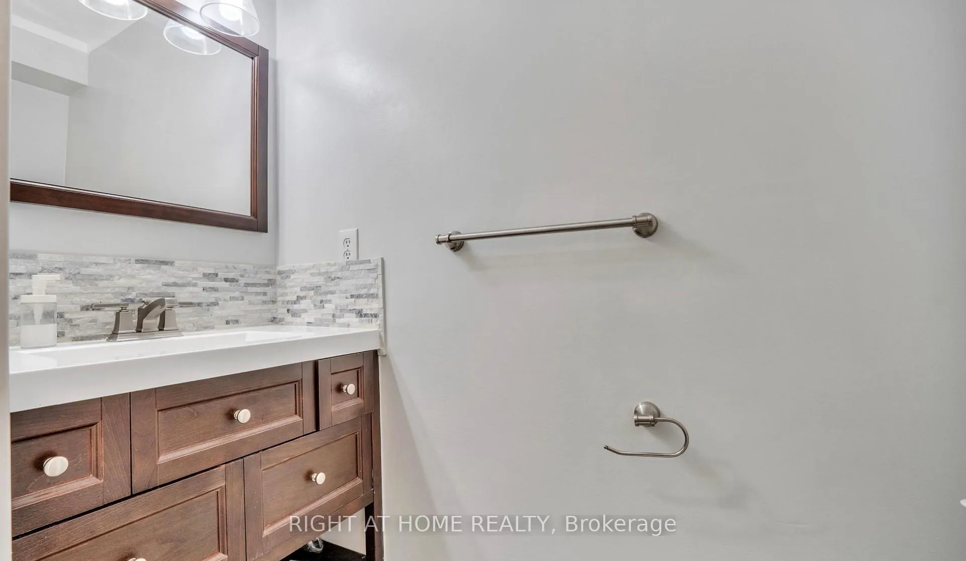 Photo 12 of 27 Melborne Court, Whitby, Pringle Creek — HOMEH