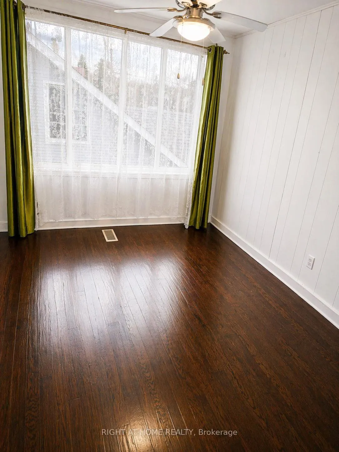 Photo 3 of 872 Dawson Road, Windsor — HOMEH