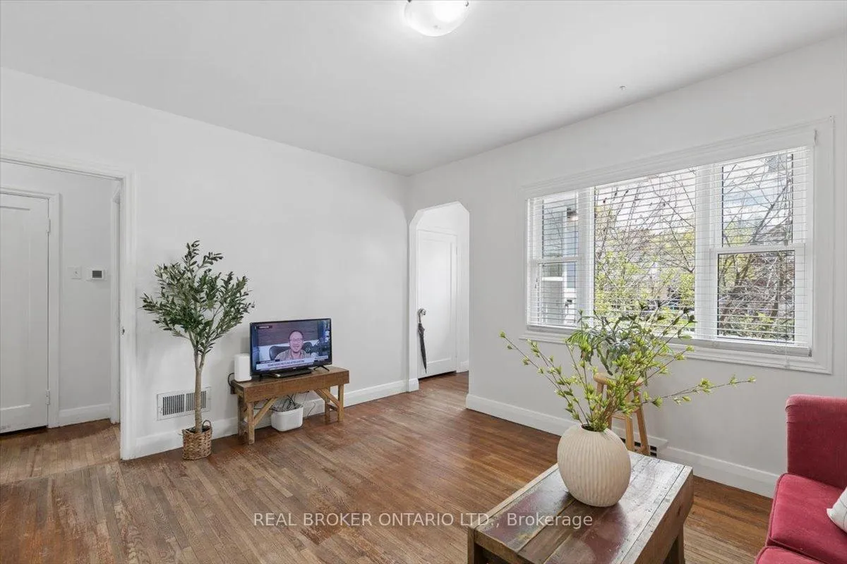 Photo 5 of 26 Sydney Street N, Kitchener — HOMEH