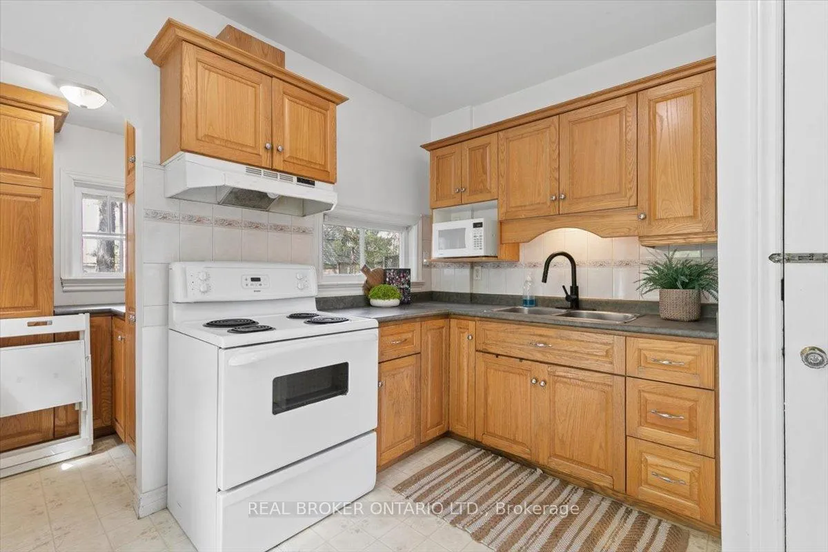 Photo 7 of 26 Sydney Street N, Kitchener — HOMEH