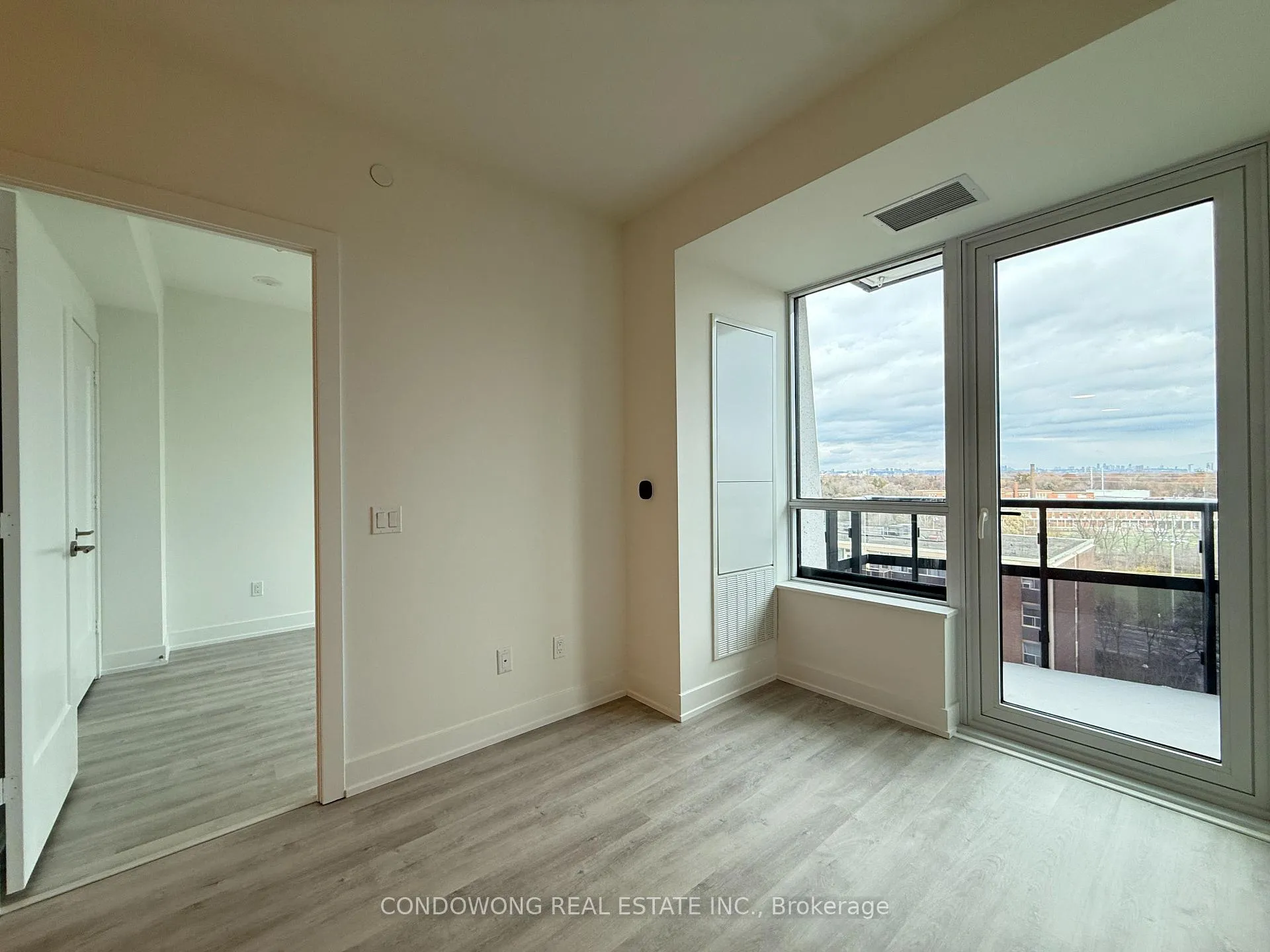 Photo 5 of Unit 914, 60 Central Park Road Way, Etobicoke, Islington-City Centre West — HOMEH