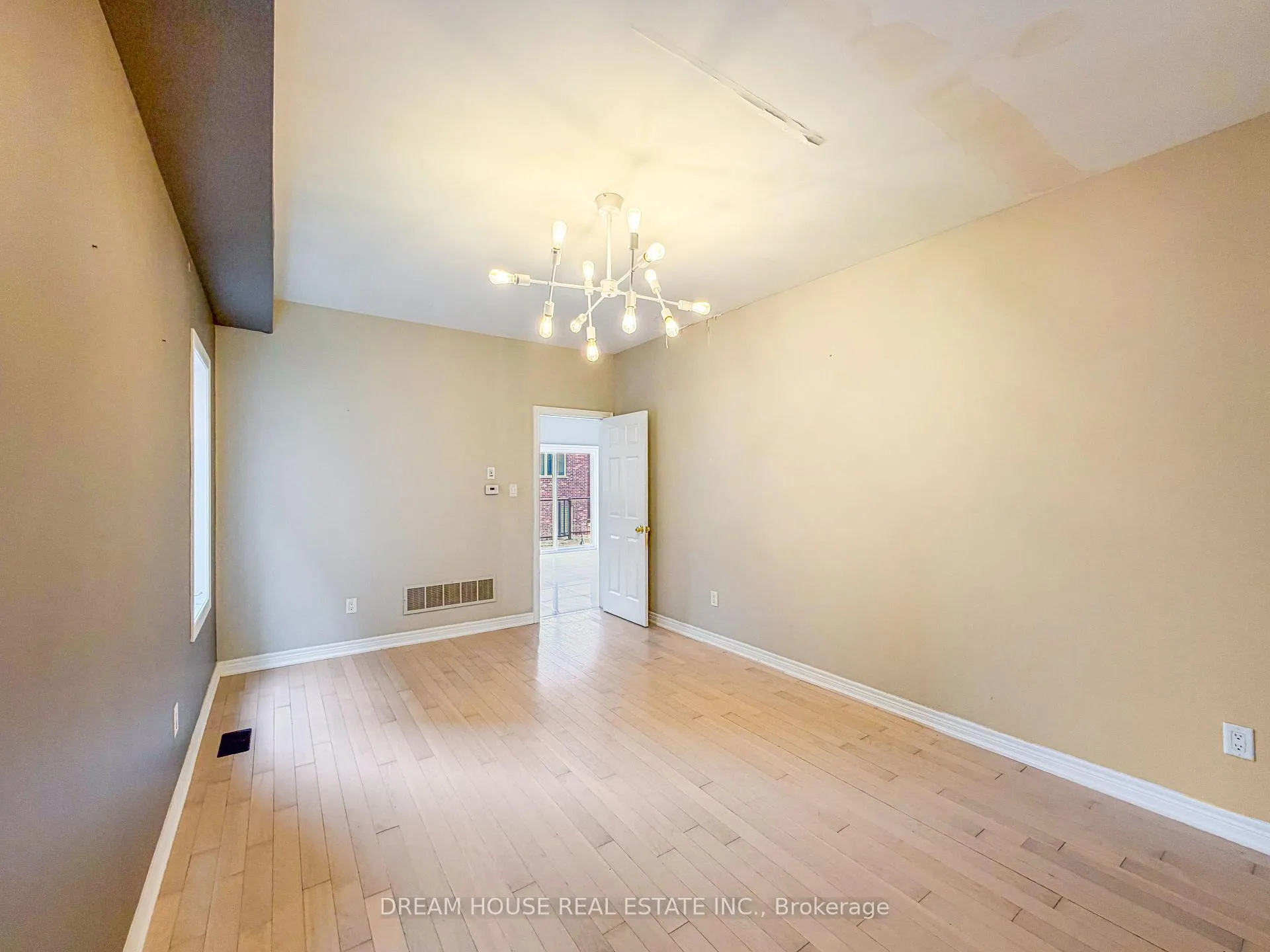 Photo 5 of 1383 Dallman Street, Innisfil, Lefroy — HOMEH