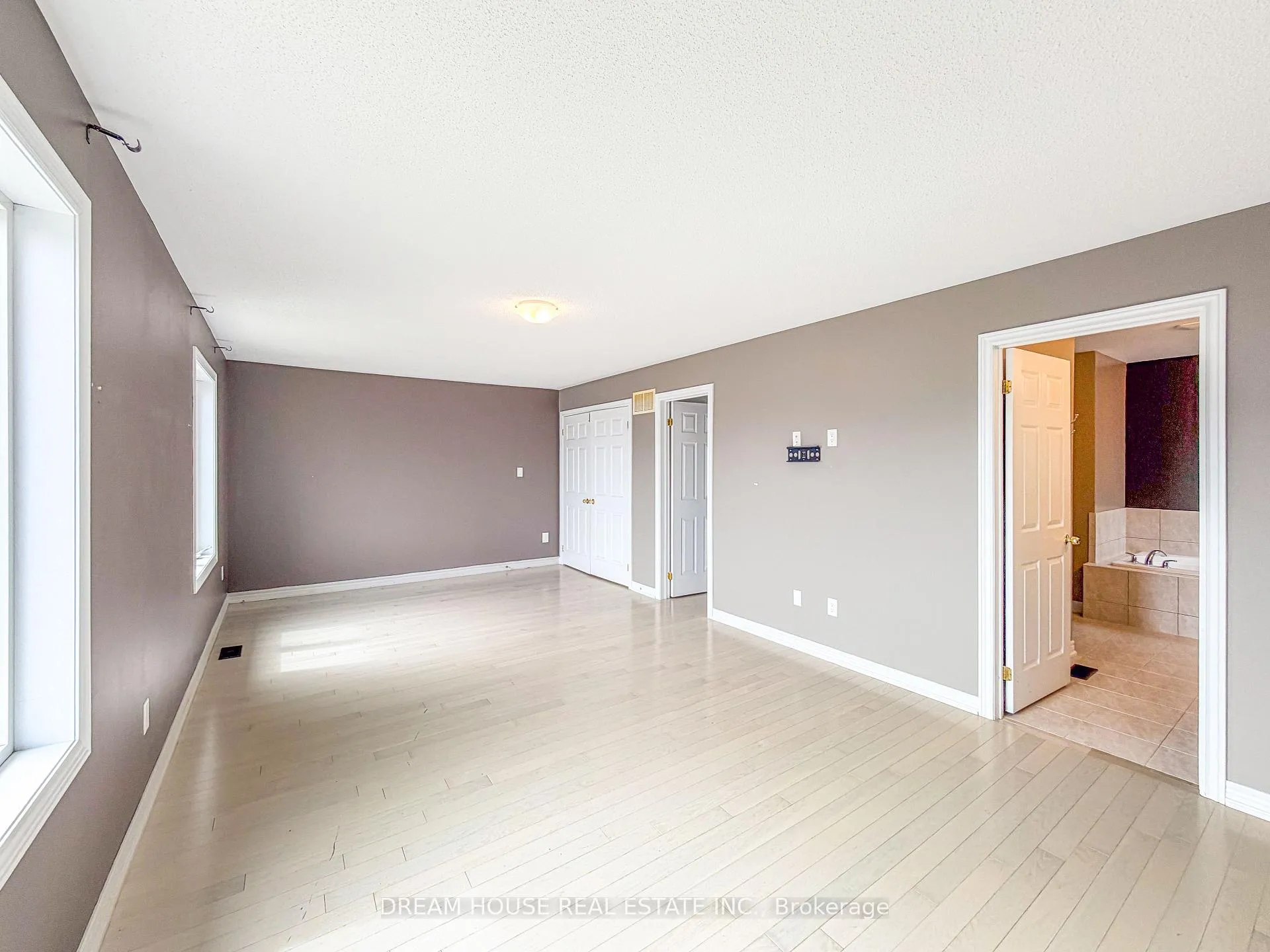 Photo 10 of 1383 Dallman Street, Innisfil, Lefroy — HOMEH