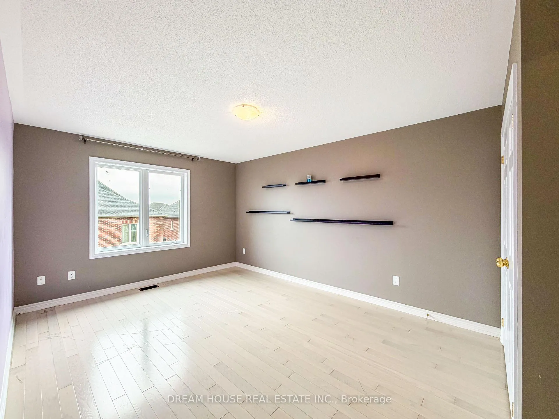 Photo 14 of 1383 Dallman Street, Innisfil, Lefroy — HOMEH