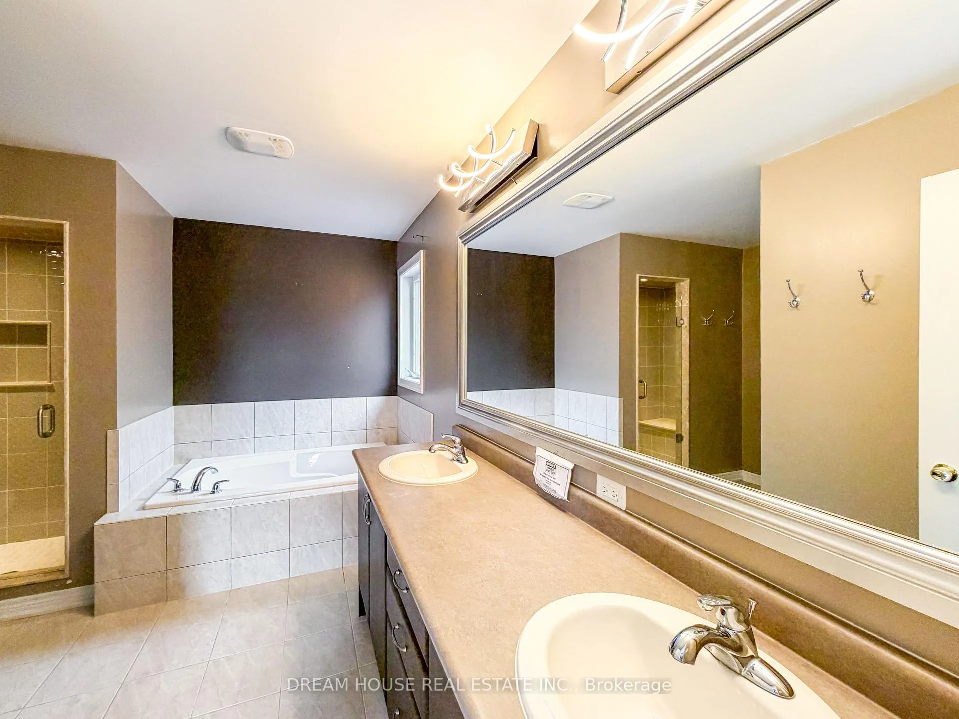 Photo 15 of 1383 Dallman Street, Innisfil, Lefroy — HOMEH
