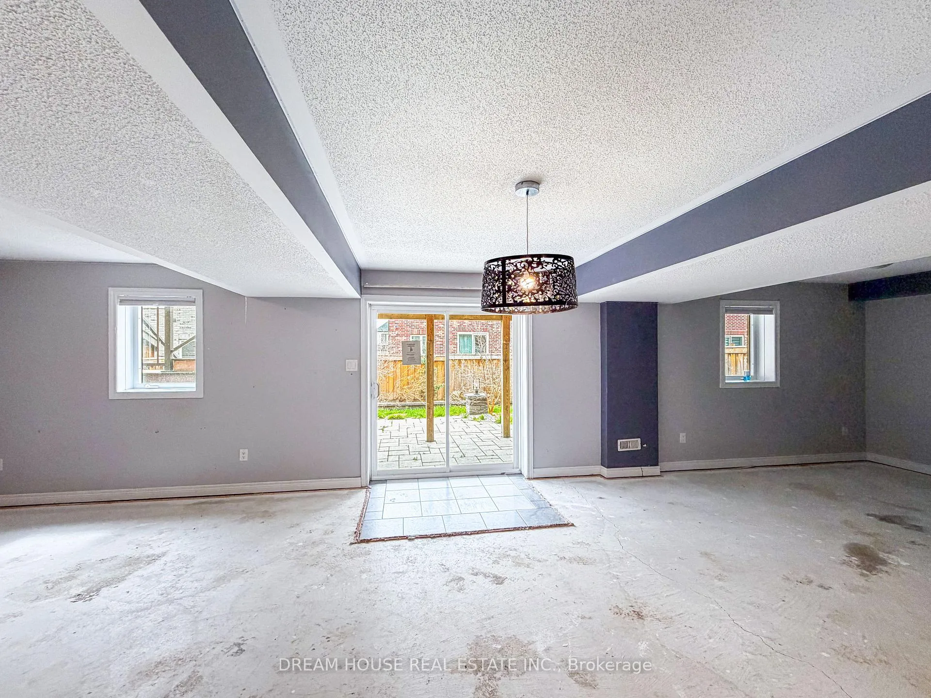 Photo 16 of 1383 Dallman Street, Innisfil, Lefroy — HOMEH