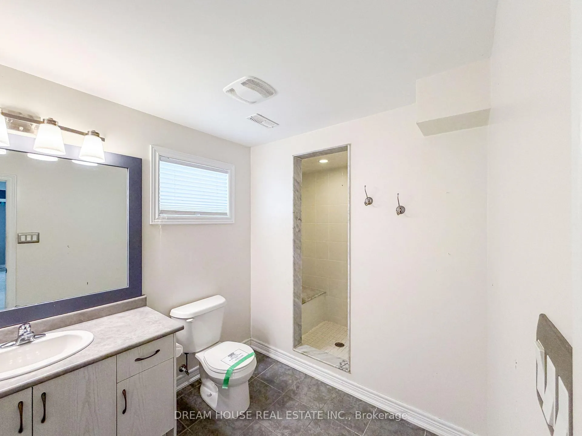 Photo 18 of 1383 Dallman Street, Innisfil, Lefroy — HOMEH