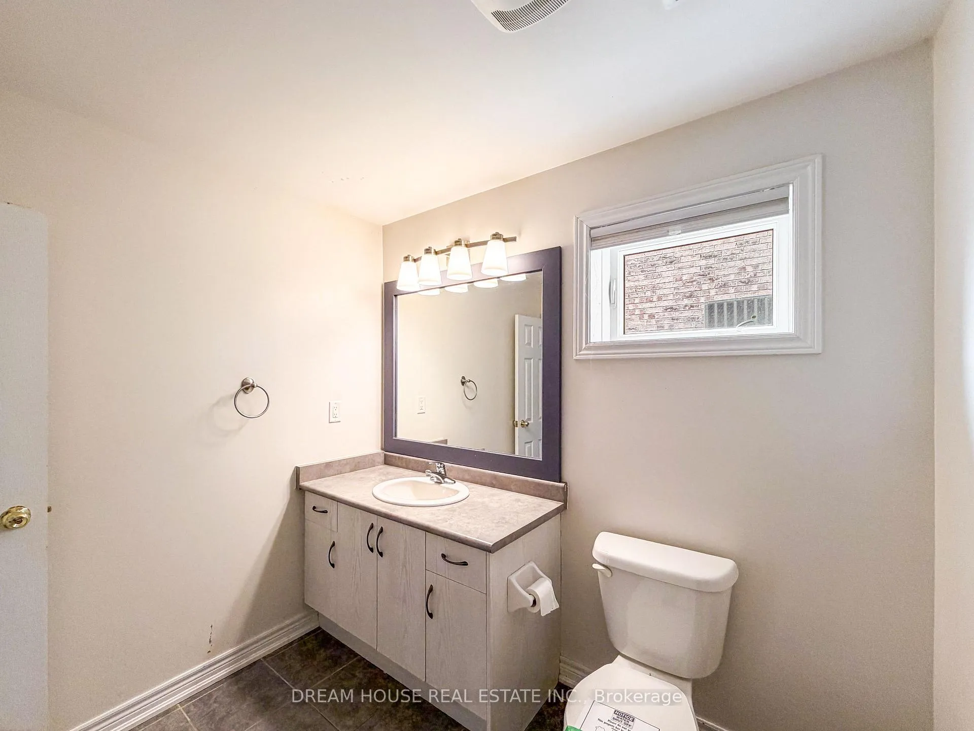 Photo 19 of 1383 Dallman Street, Innisfil, Lefroy — HOMEH