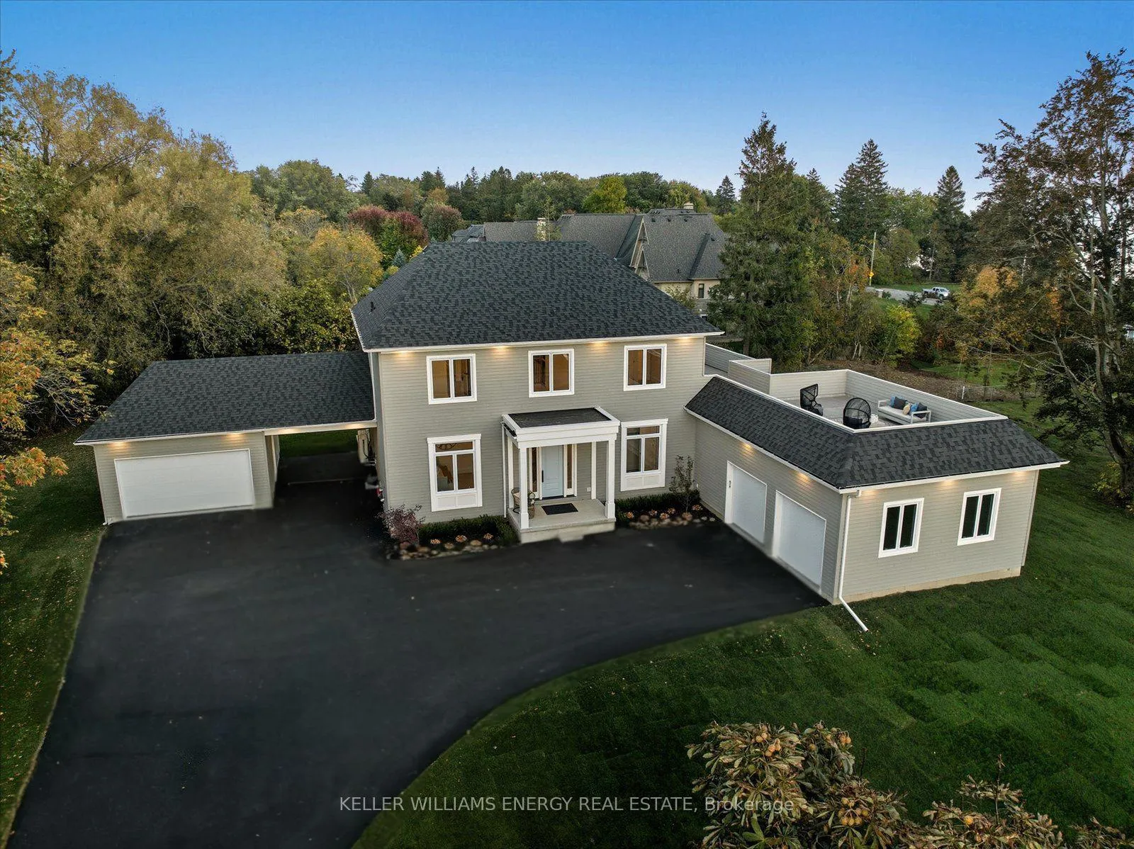 Front of 631 Mill Street S
