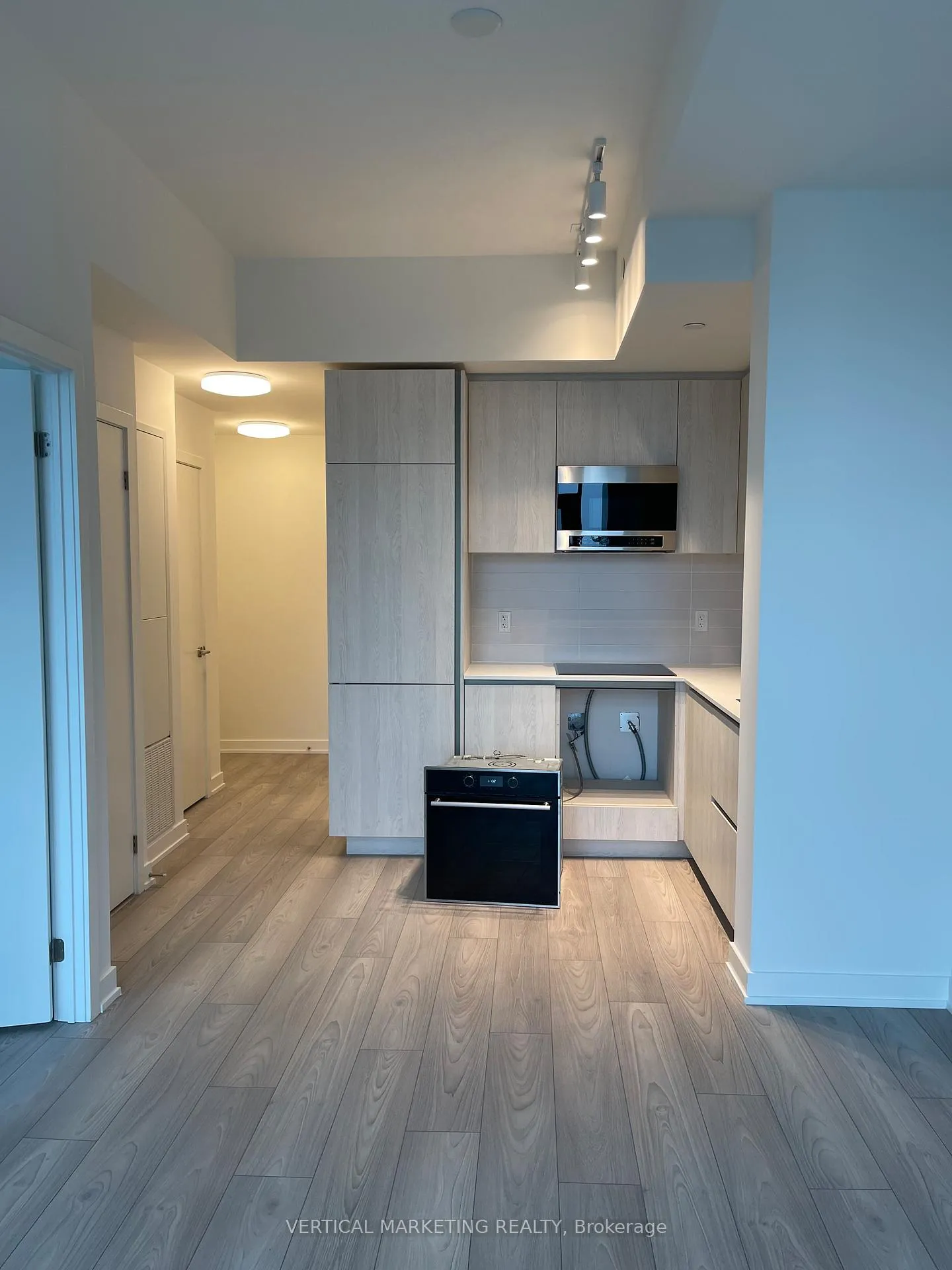 Photo 5 of Unit LPH01, 110 Broadway Avenue, Toronto, Mount Pleasant West — HOMEH