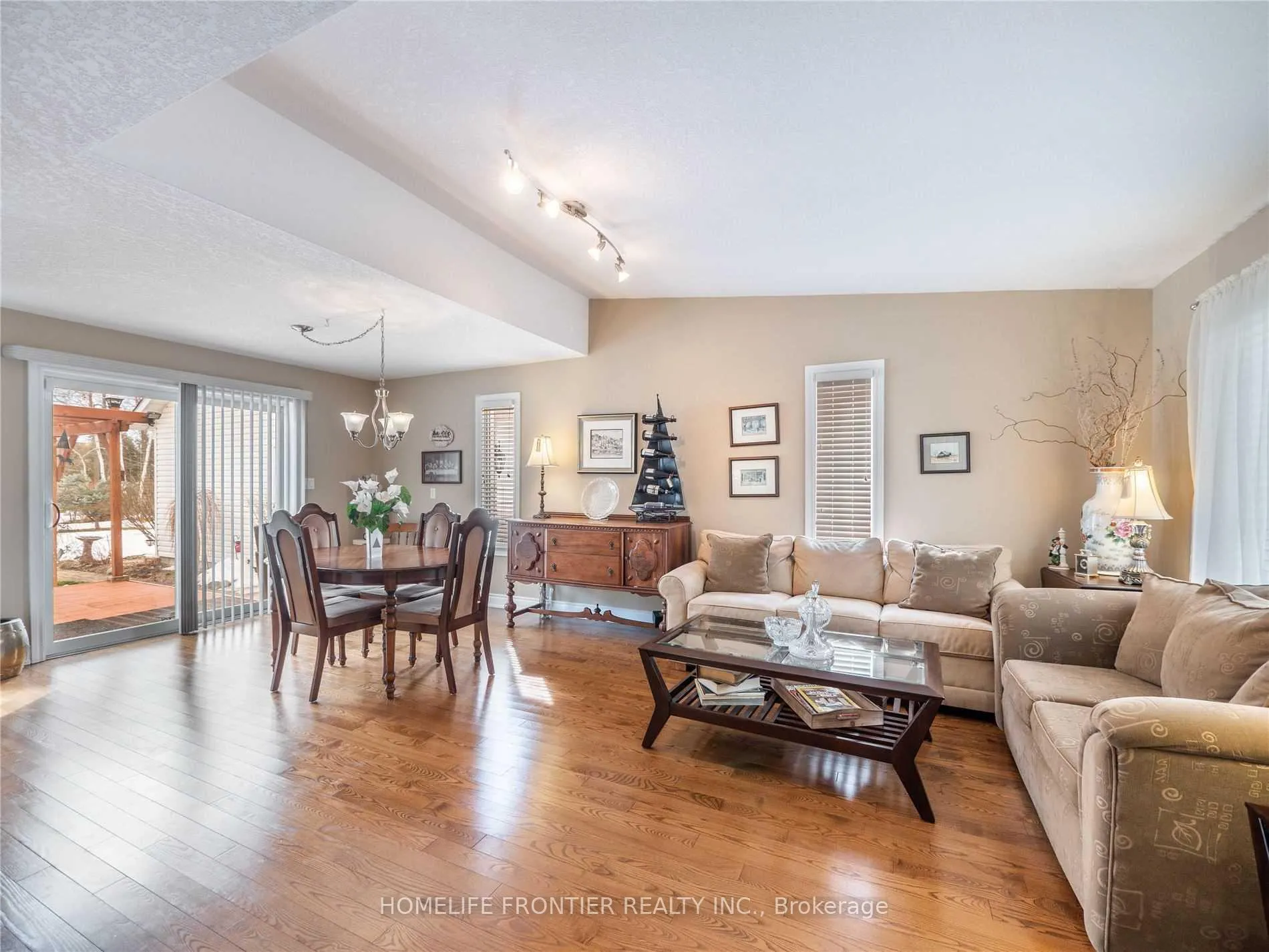 Photo 5 of 1049 7th Line S, Innisfil, Alcona — HOMEH