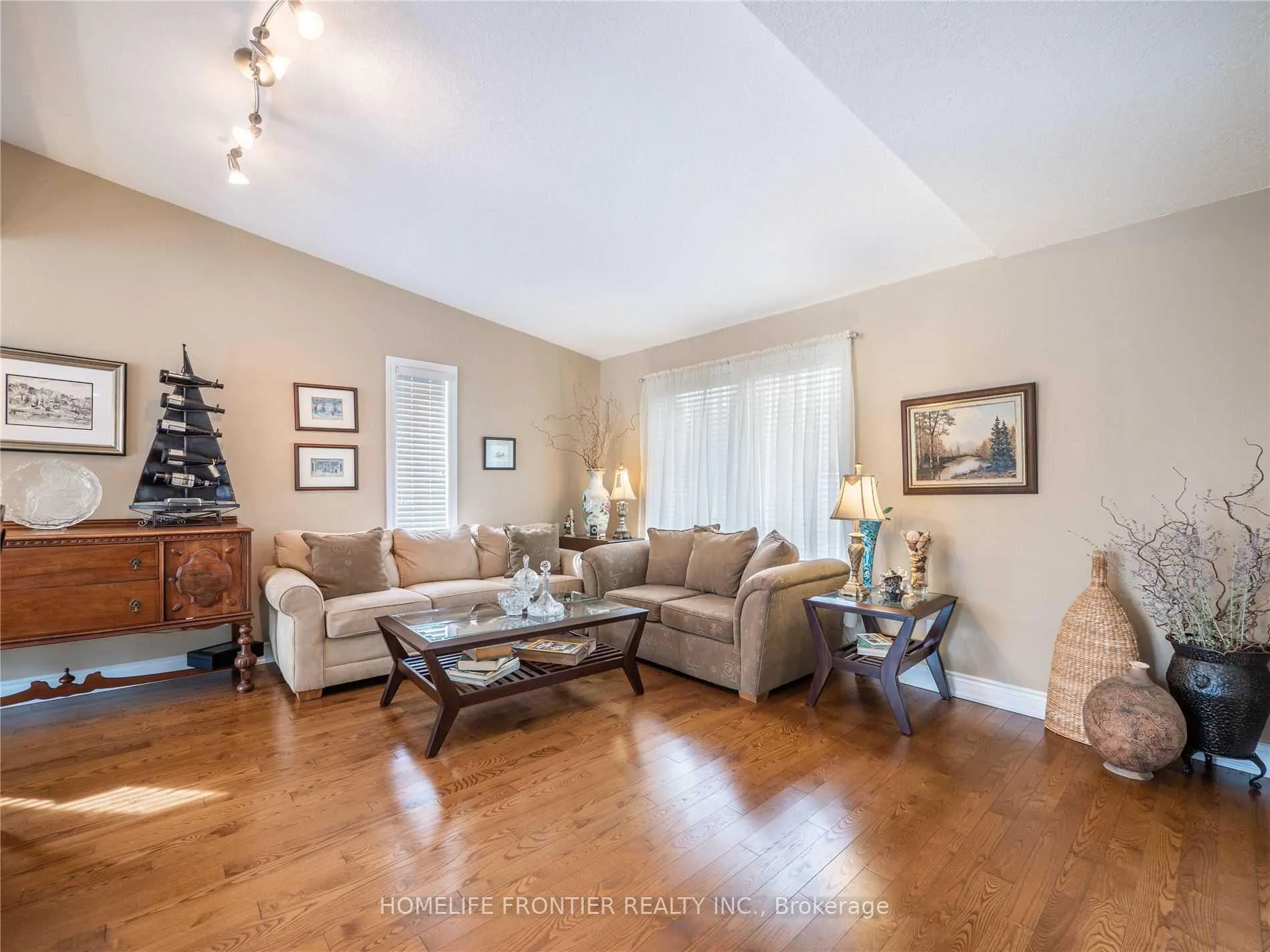 Photo 6 of 1049 7th Line S, Innisfil, Alcona — HOMEH