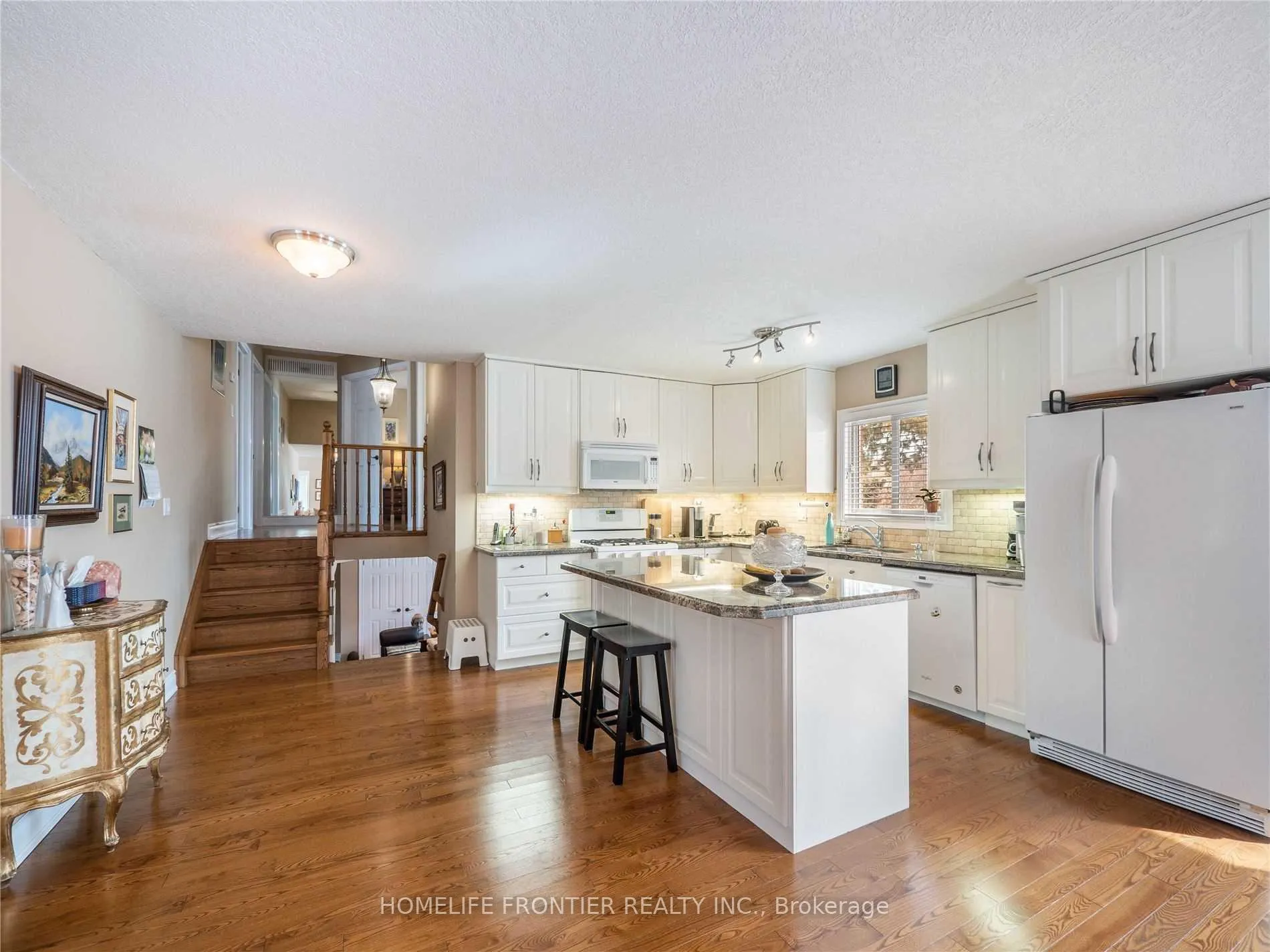 Photo 8 of 1049 7th Line S, Innisfil, Alcona — HOMEH