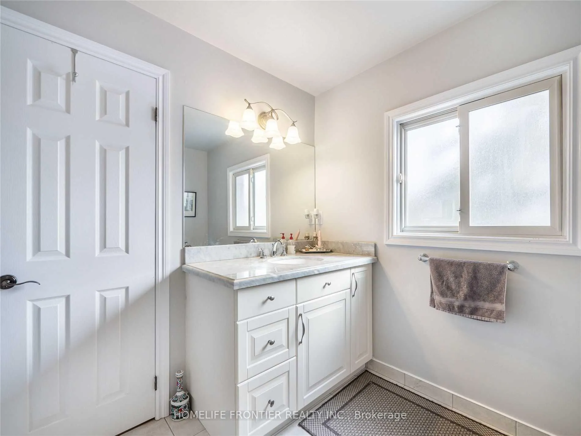 Photo 17 of 1049 7th Line S, Innisfil, Alcona — HOMEH