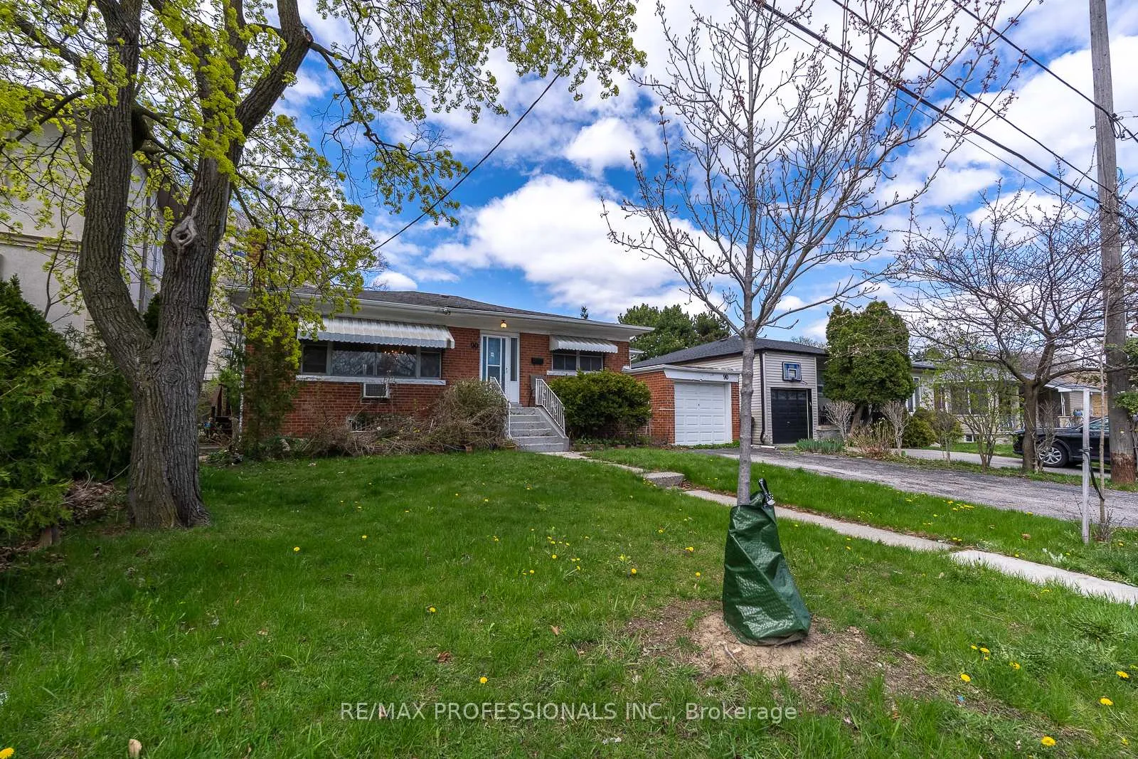 Photo 2 of 90 Baycrest Avenue, Toronto, Englemount-Lawrence — HOMEH