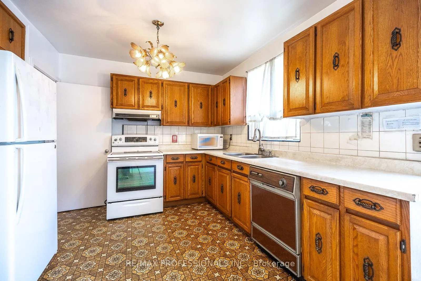 Photo 11 of 90 Baycrest Avenue, Toronto, Englemount-Lawrence — HOMEH