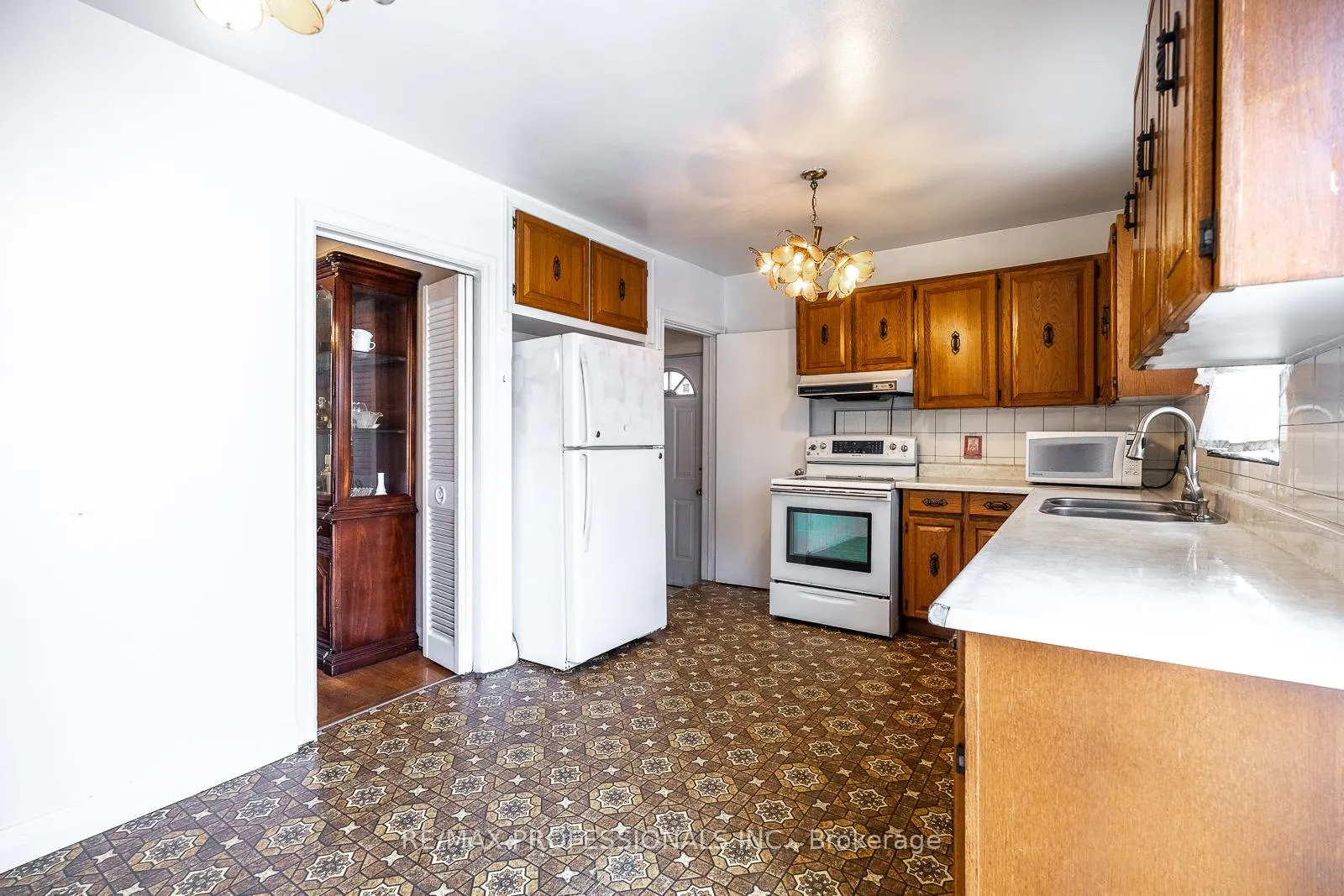 Photo 12 of 90 Baycrest Avenue, Toronto, Englemount-Lawrence — HOMEH