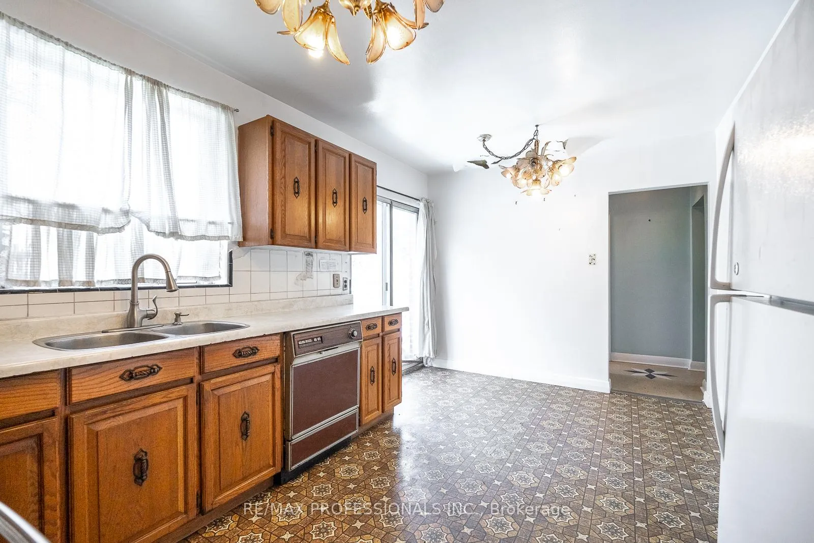 Photo 13 of 90 Baycrest Avenue, Toronto, Englemount-Lawrence — HOMEH