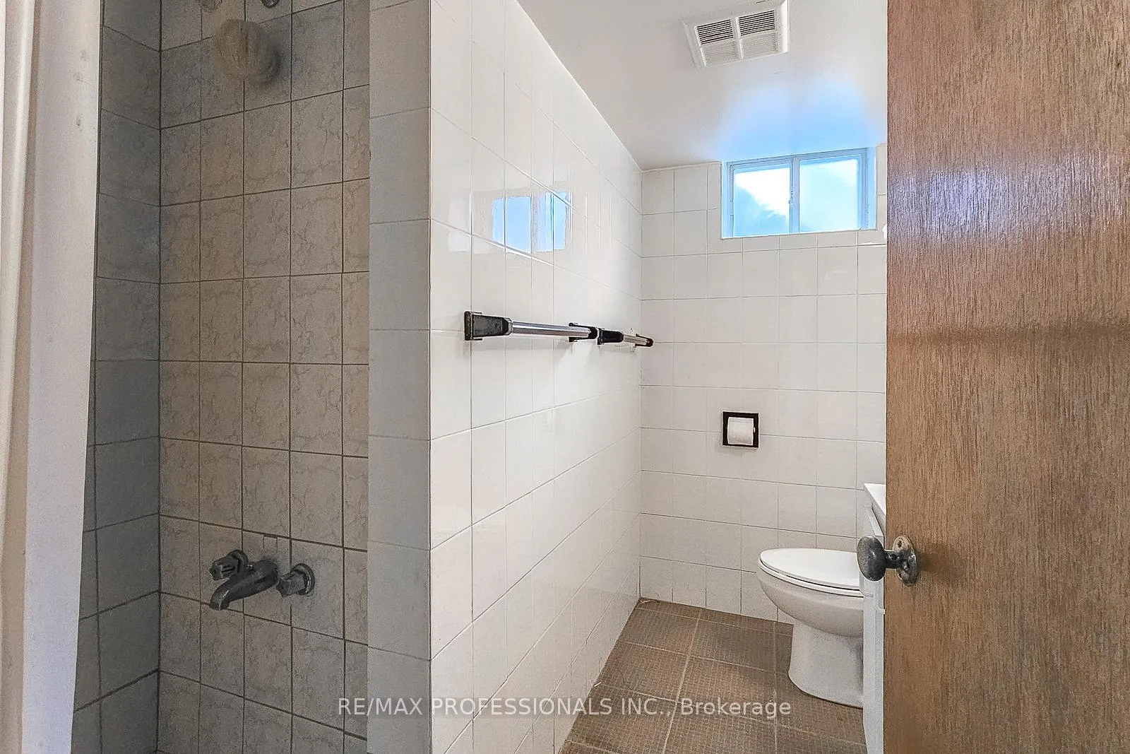 Photo 36 of 90 Baycrest Avenue, Toronto, Englemount-Lawrence — HOMEH