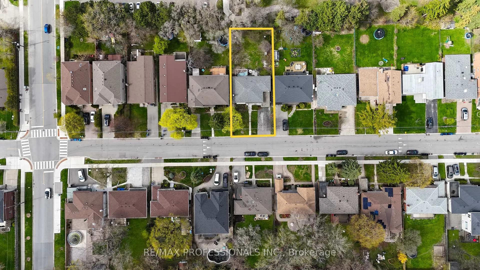 Photo 37 of 90 Baycrest Avenue, Toronto, Englemount-Lawrence — HOMEH