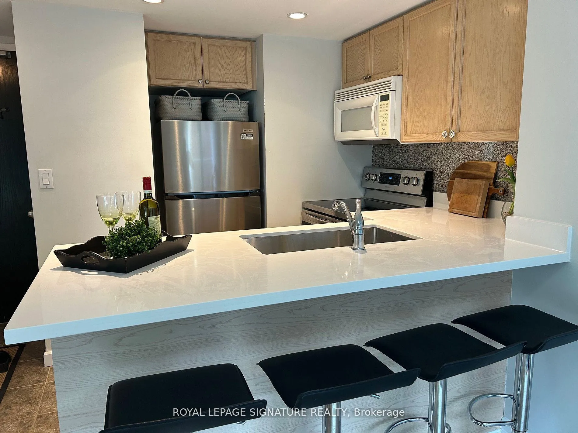 Photo 4 of Unit 1502, 8 Park Road, Toronto, Rosedale-Moore Park — HOMEH
