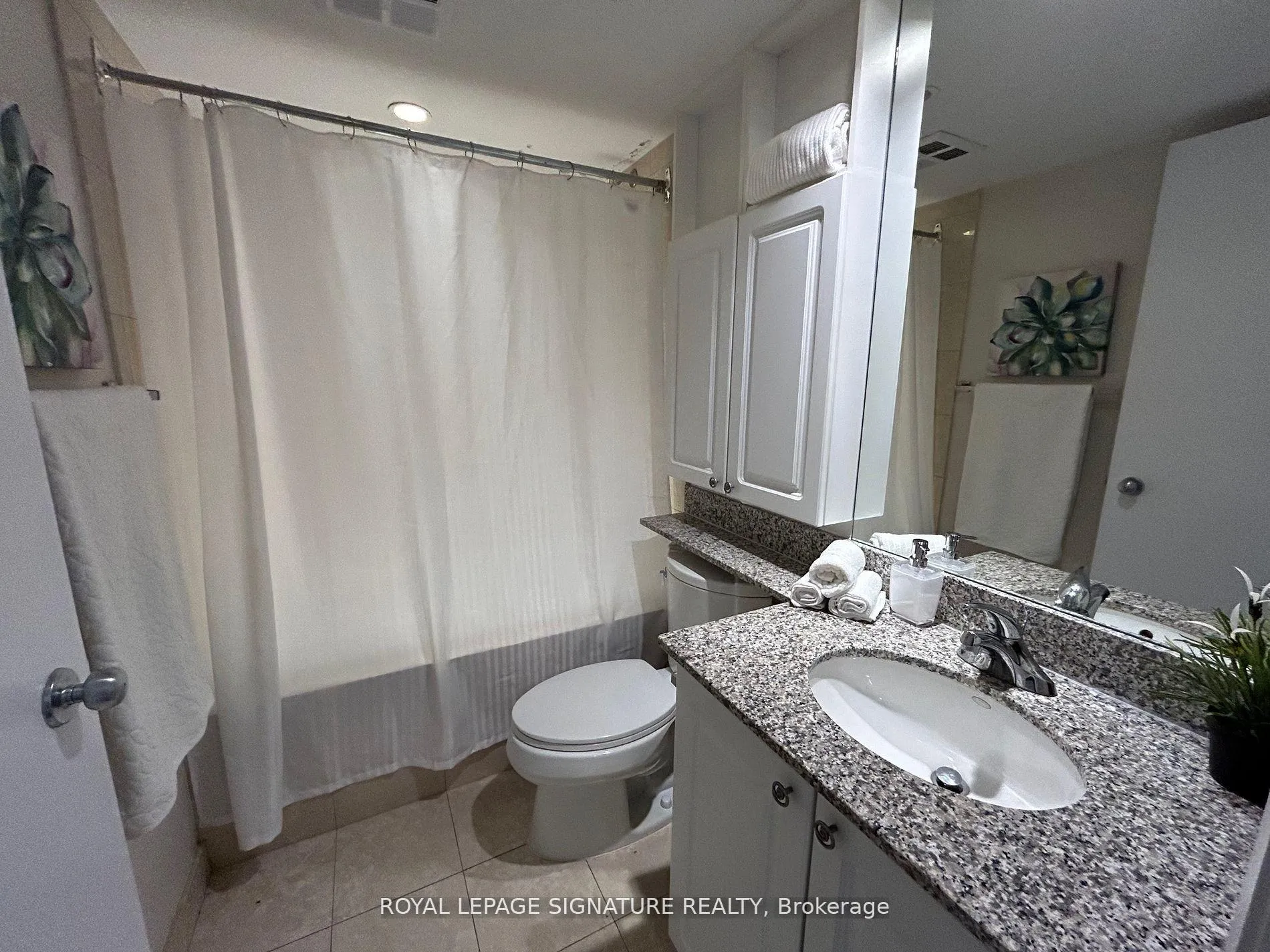 Photo 14 of Unit 1502, 8 Park Road, Toronto, Rosedale-Moore Park — HOMEH