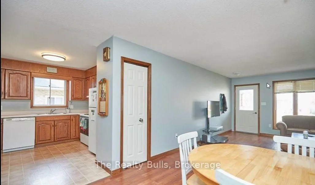 Photo 5 of 41 Poplar Crescent, Welland, N. Welland — HOMEH