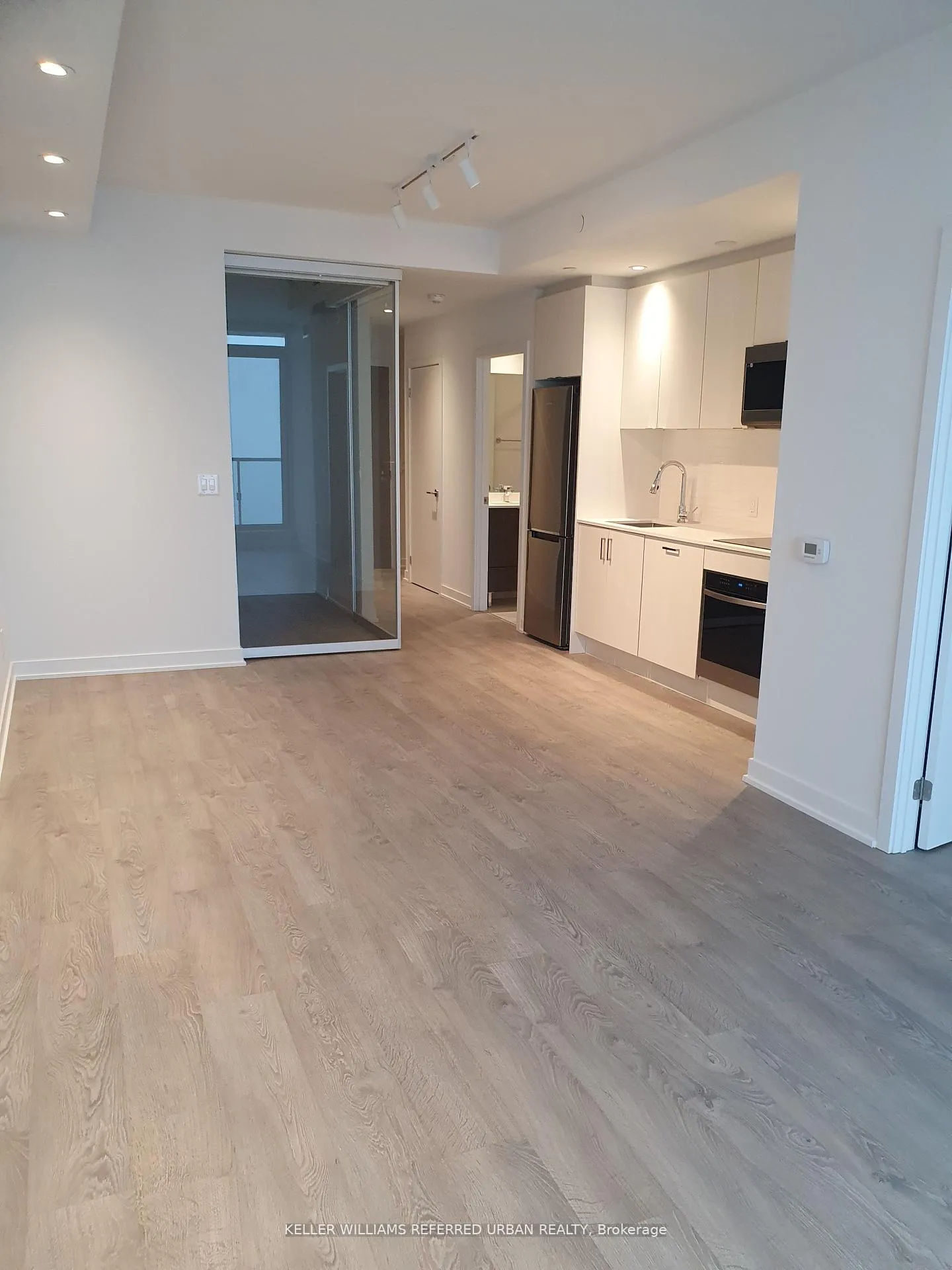 Front of Unit 3905, 1926 Lakeshore Boulevard W