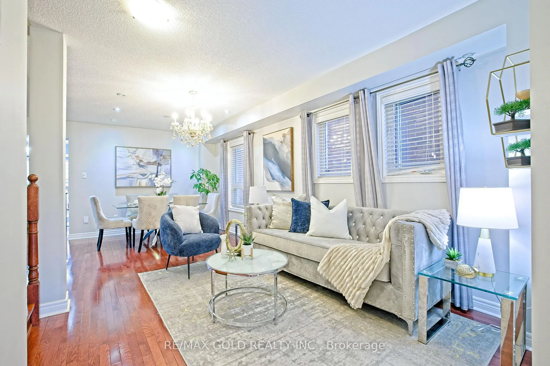 Photo 5 of 20 Treegrove Crescent, Brampton, Fletcher's Meadow — HOMEH