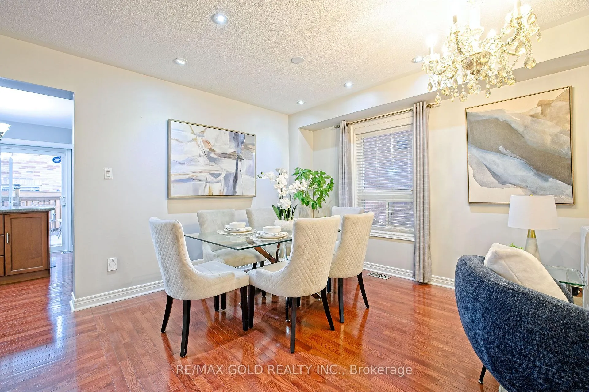 Photo 7 of 20 Treegrove Crescent, Brampton, Fletcher's Meadow — HOMEH