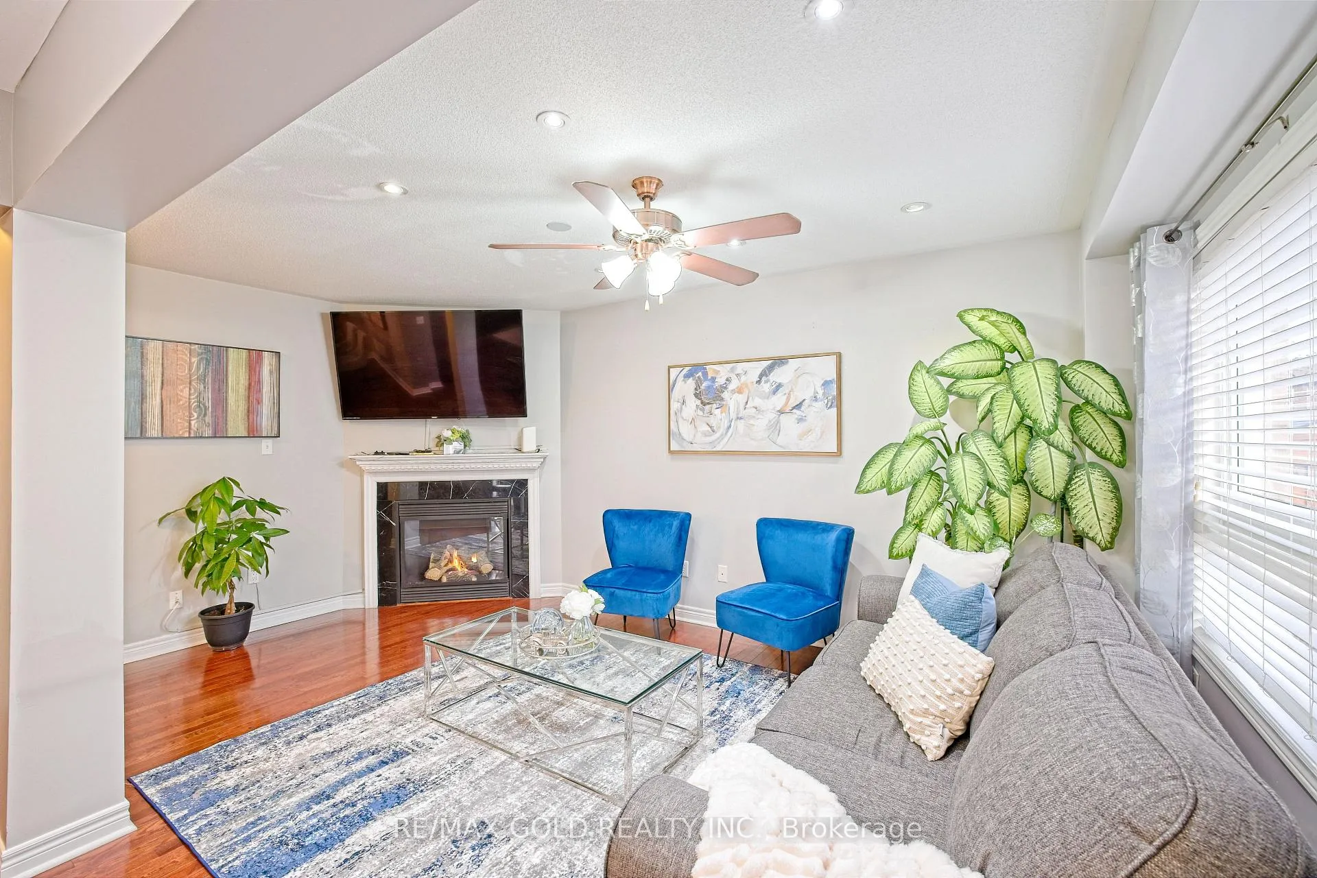 Photo 9 of 20 Treegrove Crescent, Brampton, Fletcher's Meadow — HOMEH