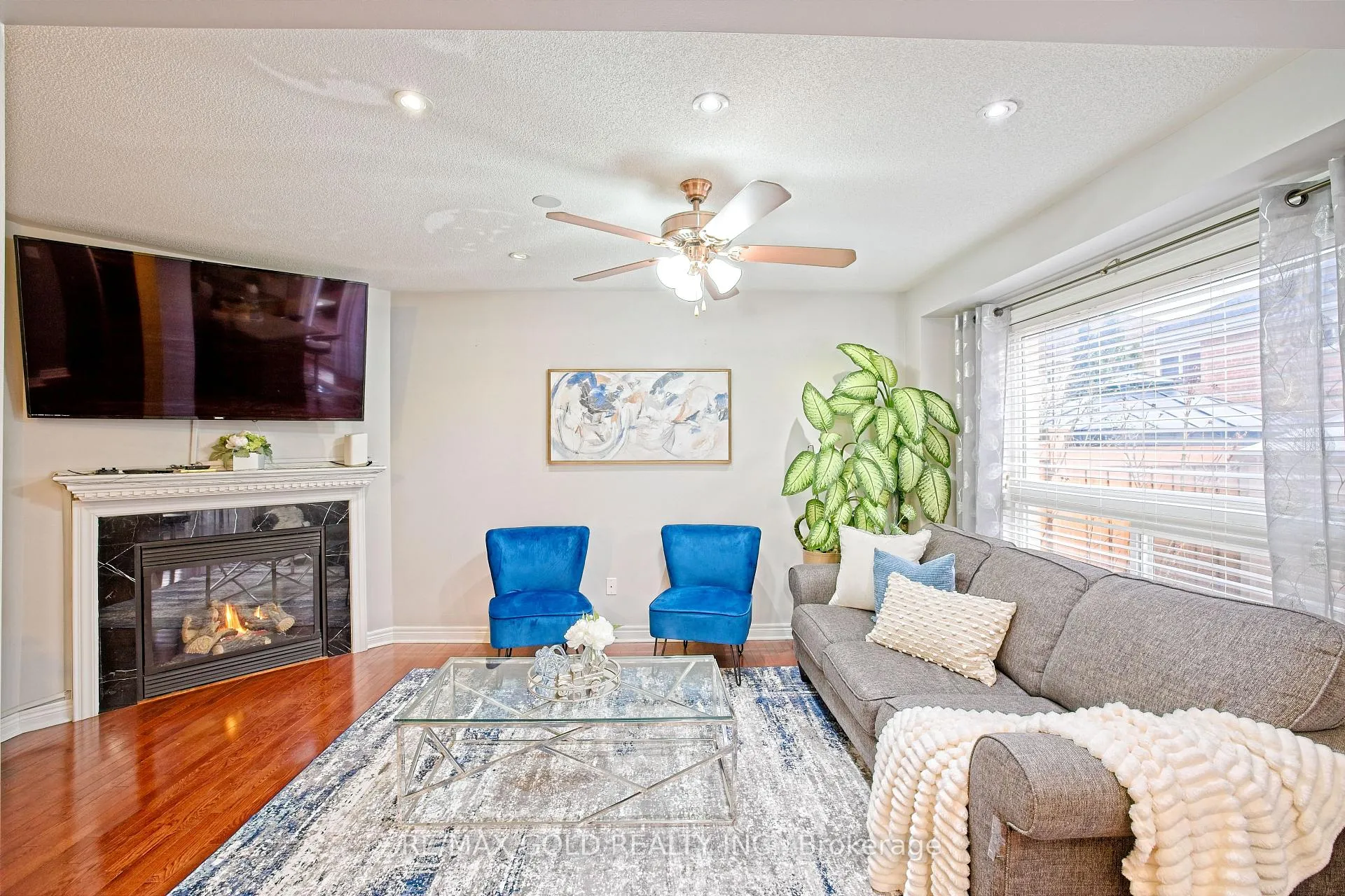 Photo 10 of 20 Treegrove Crescent, Brampton, Fletcher's Meadow — HOMEH