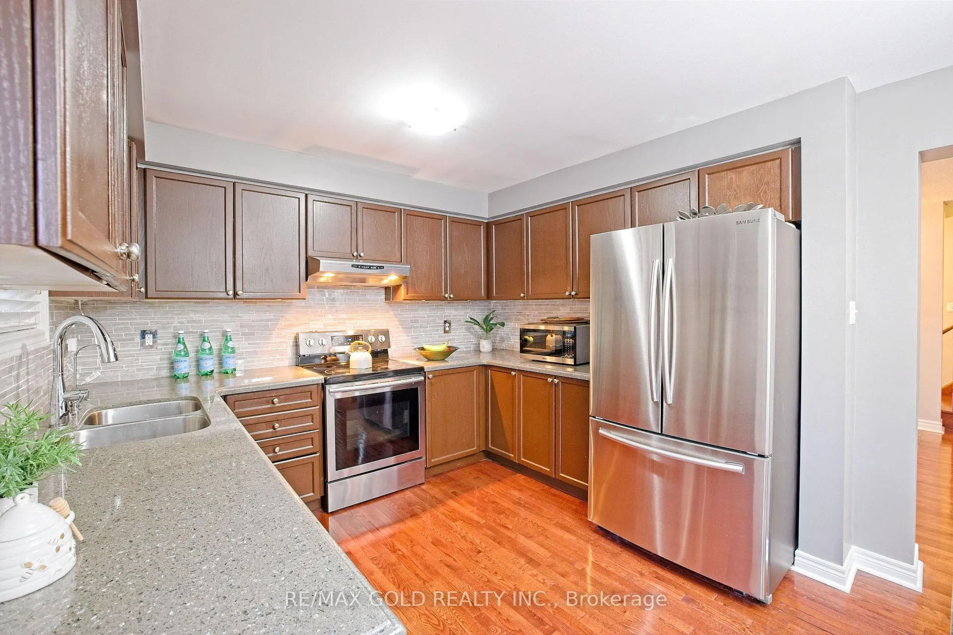 Photo 12 of 20 Treegrove Crescent, Brampton, Fletcher's Meadow — HOMEH