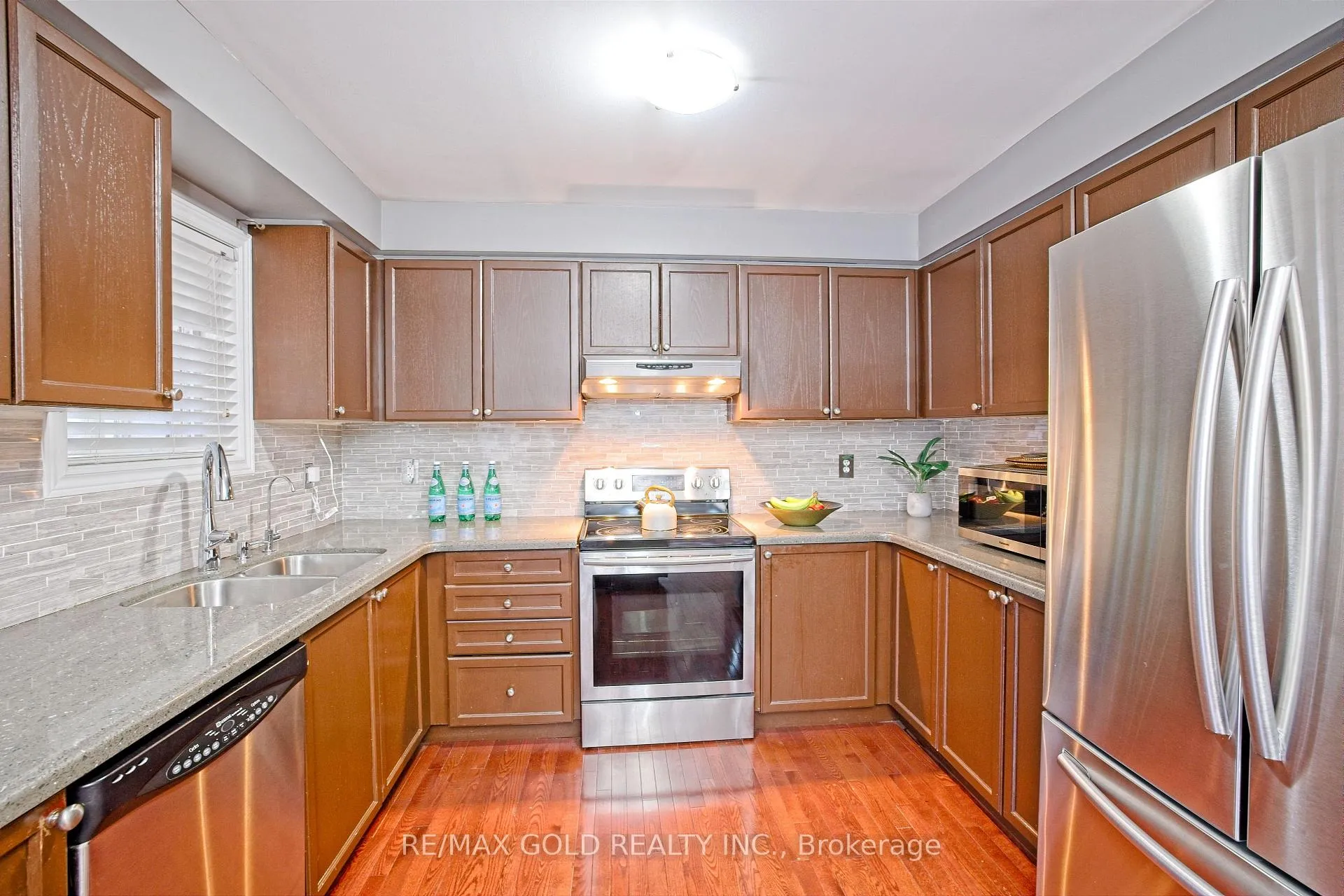 Photo 13 of 20 Treegrove Crescent, Brampton, Fletcher's Meadow — HOMEH