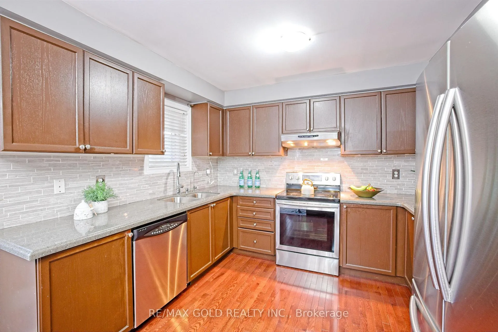 Photo 14 of 20 Treegrove Crescent, Brampton, Fletcher's Meadow — HOMEH