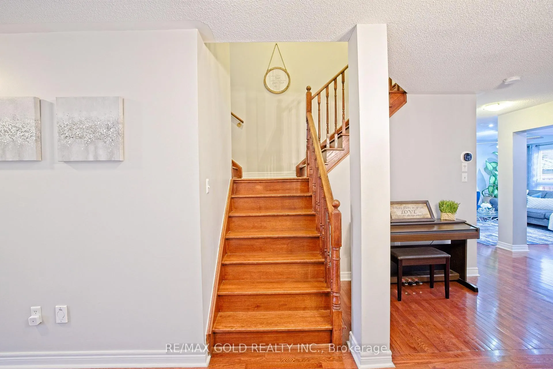 Photo 15 of 20 Treegrove Crescent, Brampton, Fletcher's Meadow — HOMEH