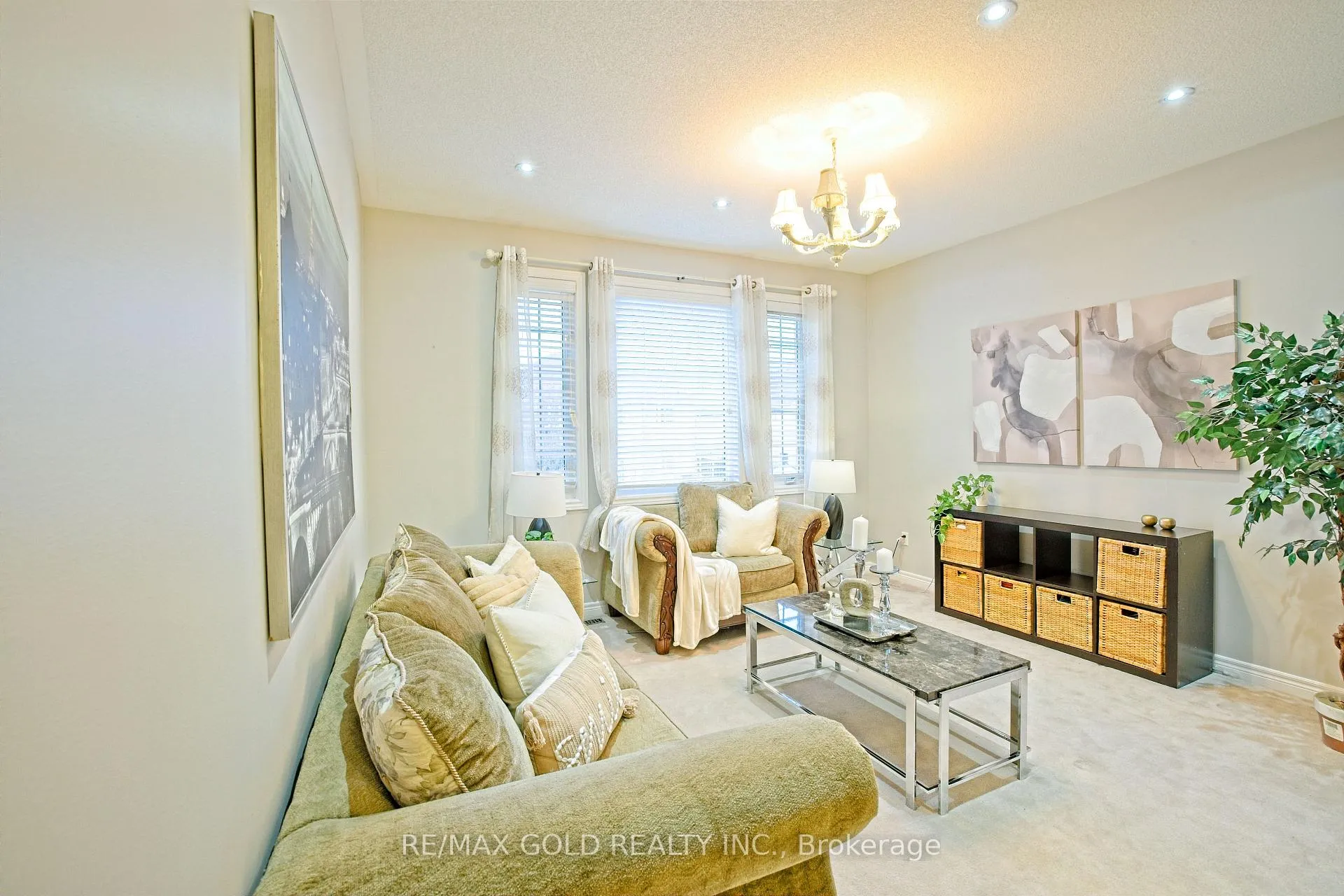 Photo 16 of 20 Treegrove Crescent, Brampton, Fletcher's Meadow — HOMEH