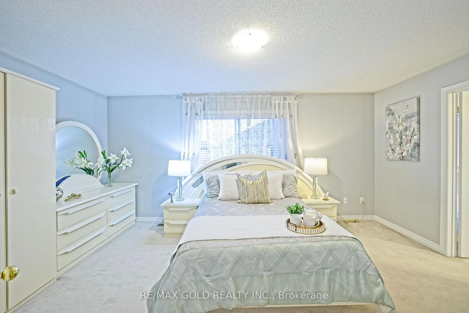 Photo 17 of 20 Treegrove Crescent, Brampton, Fletcher's Meadow — HOMEH