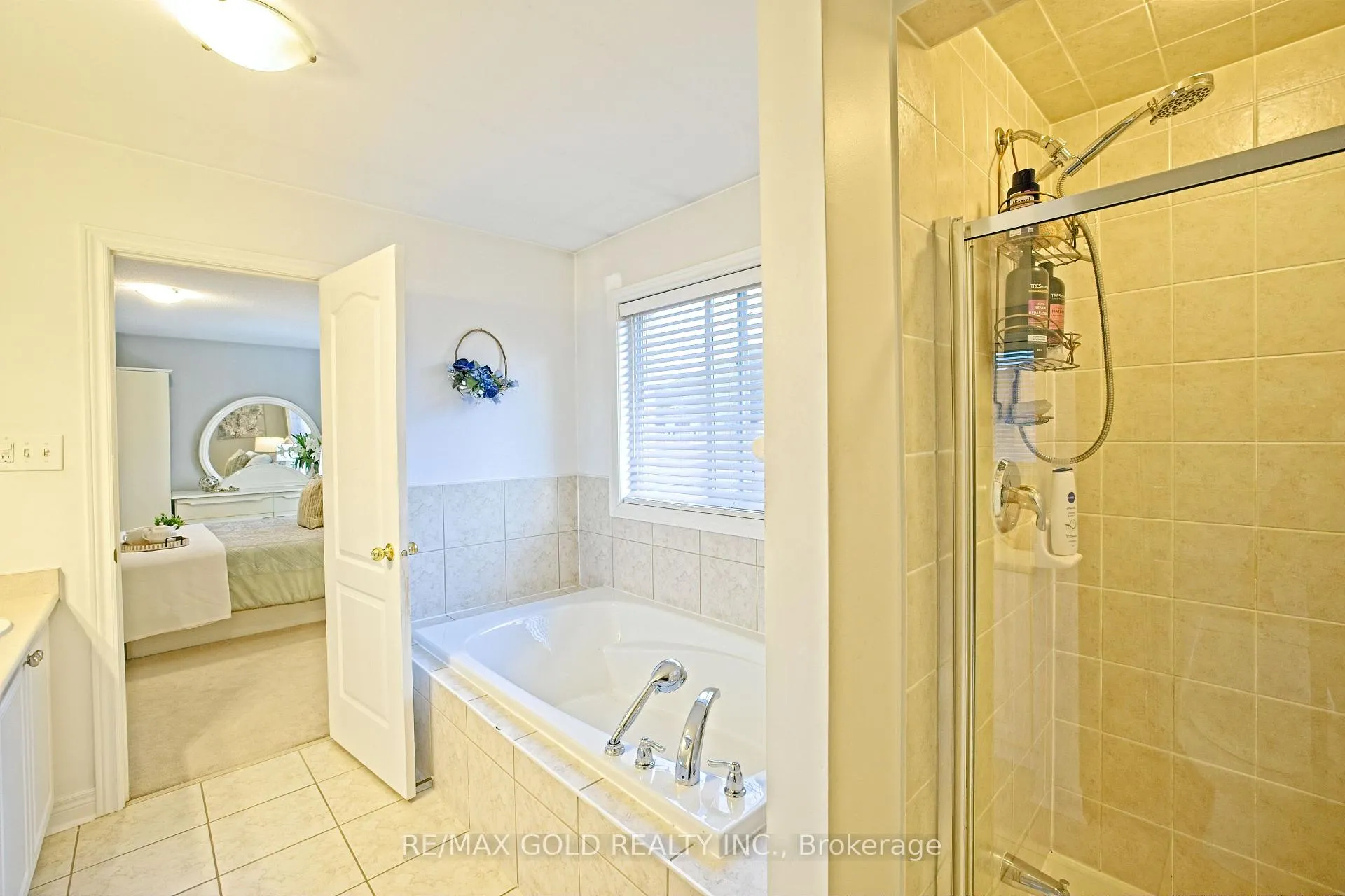 Photo 19 of 20 Treegrove Crescent, Brampton, Fletcher's Meadow — HOMEH