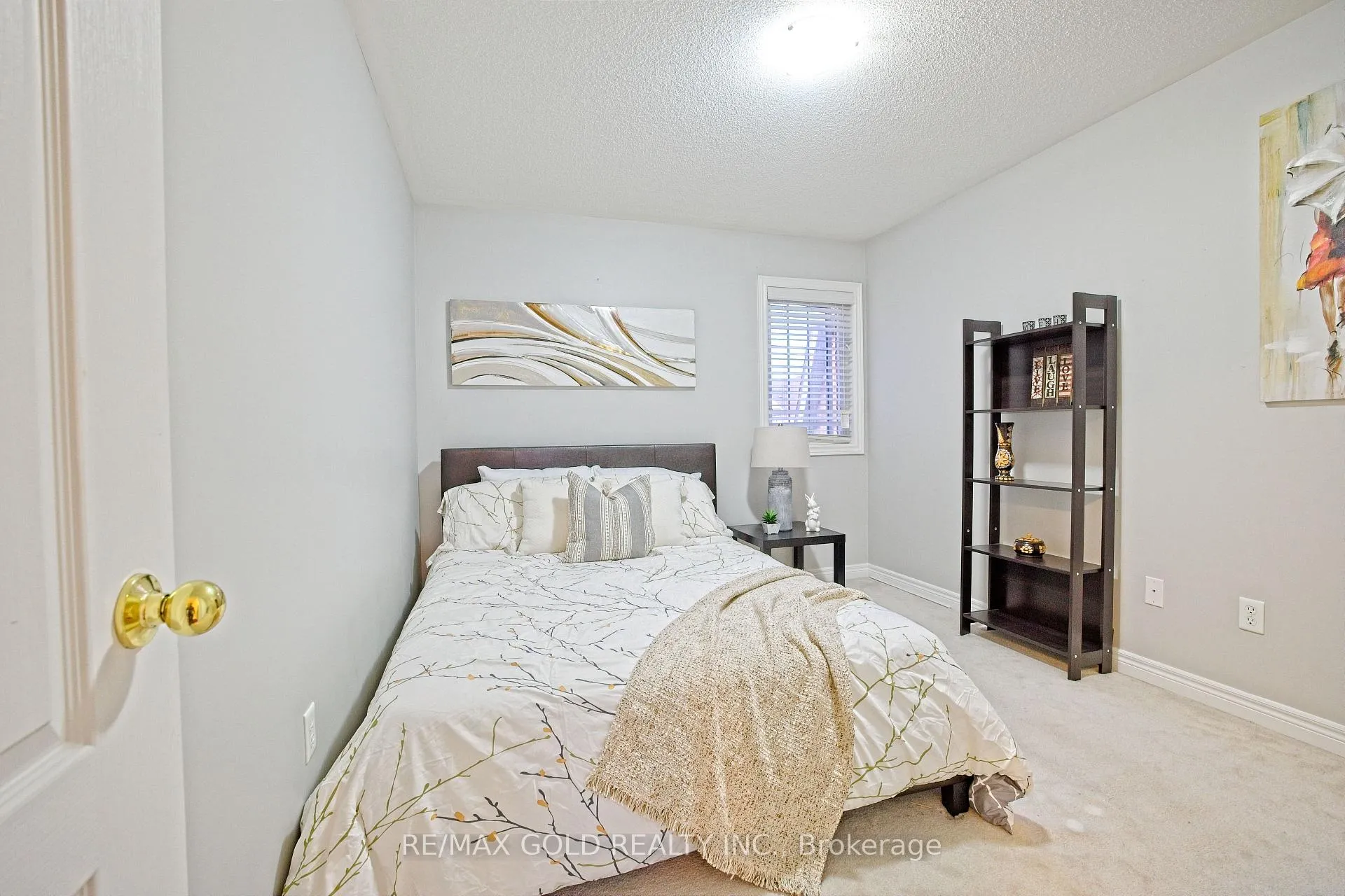 Photo 21 of 20 Treegrove Crescent, Brampton, Fletcher's Meadow — HOMEH