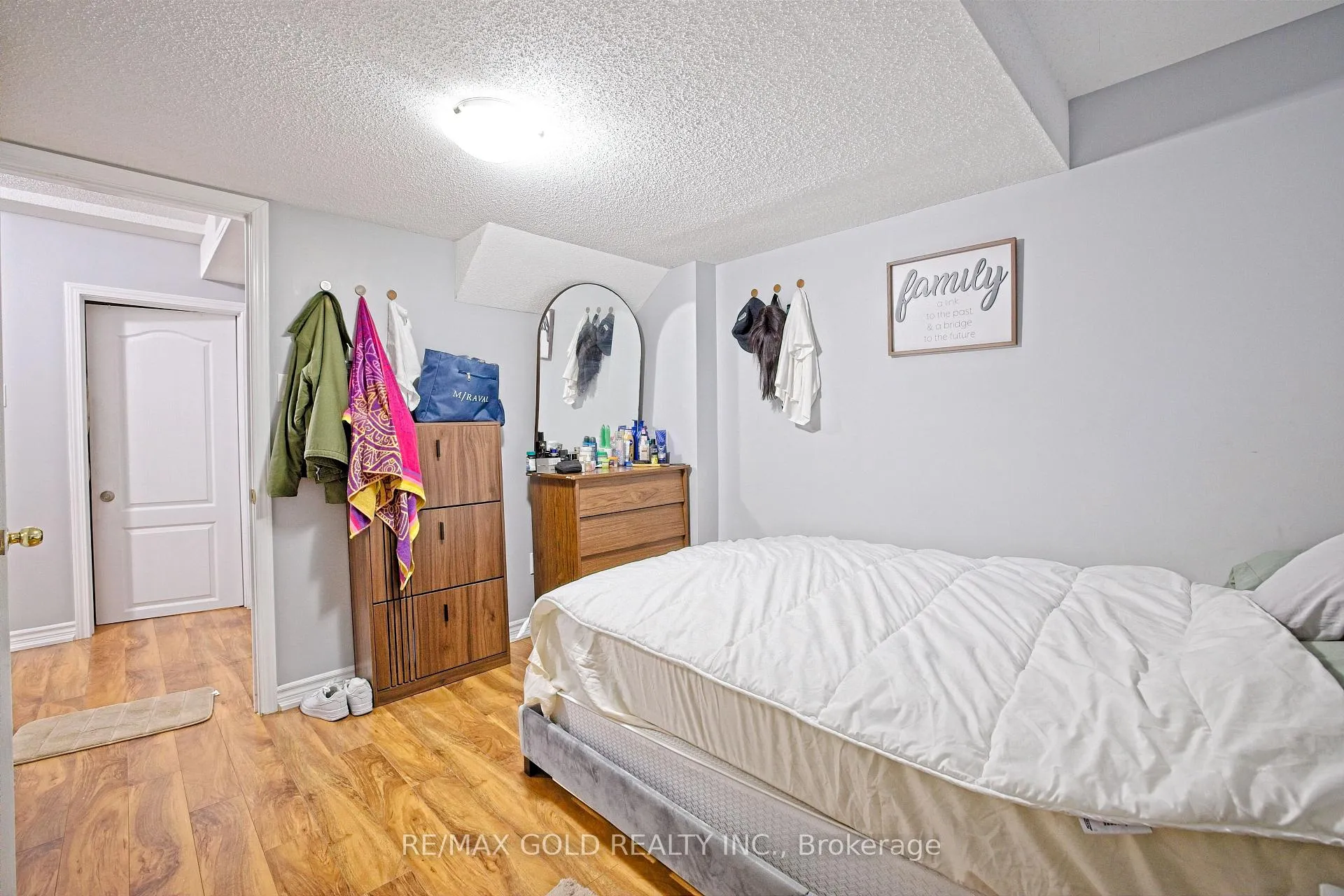 Photo 32 of 20 Treegrove Crescent, Brampton, Fletcher's Meadow — HOMEH