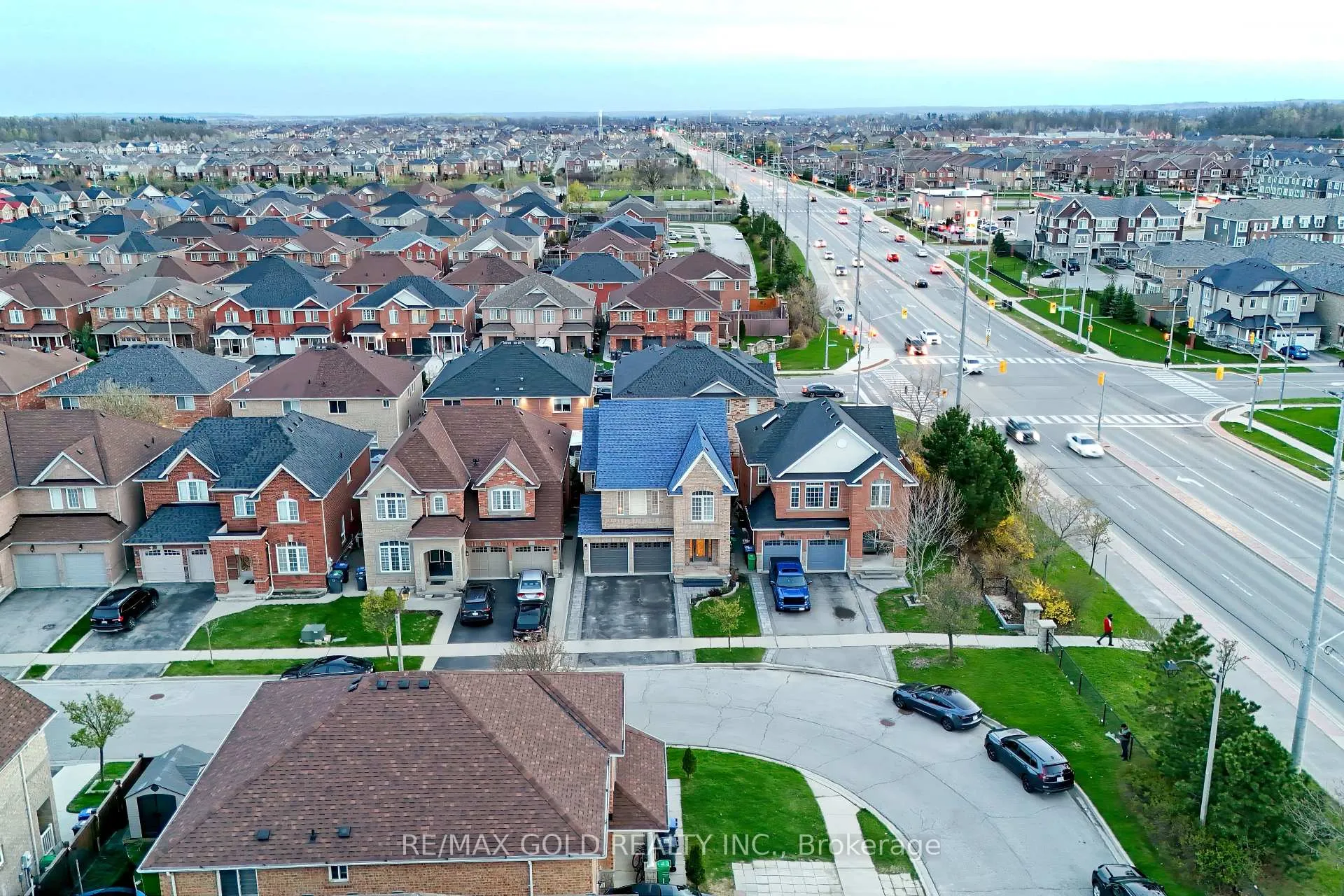 Photo 36 of 20 Treegrove Crescent, Brampton, Fletcher's Meadow — HOMEH