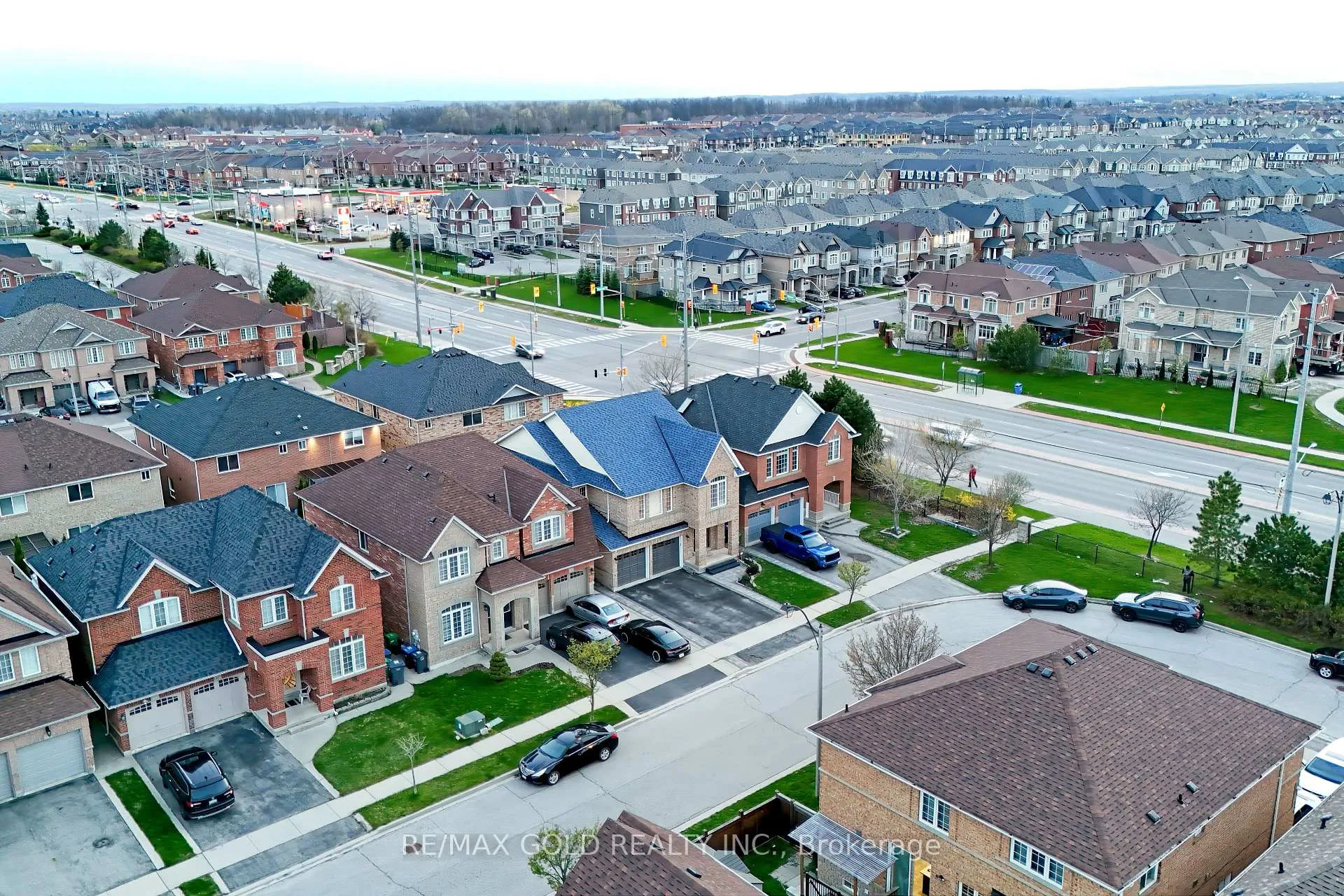 Photo 37 of 20 Treegrove Crescent, Brampton, Fletcher's Meadow — HOMEH