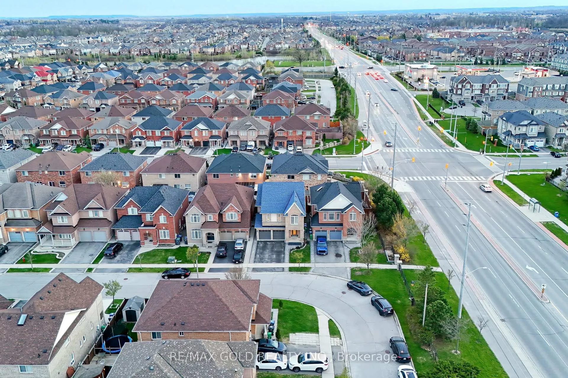 Photo 38 of 20 Treegrove Crescent, Brampton, Fletcher's Meadow — HOMEH