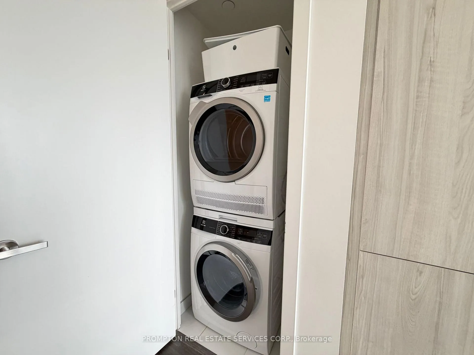 Photo 9 of Unit 5711, 138 Downes Street, Toronto, Waterfront Communities — HOMEH